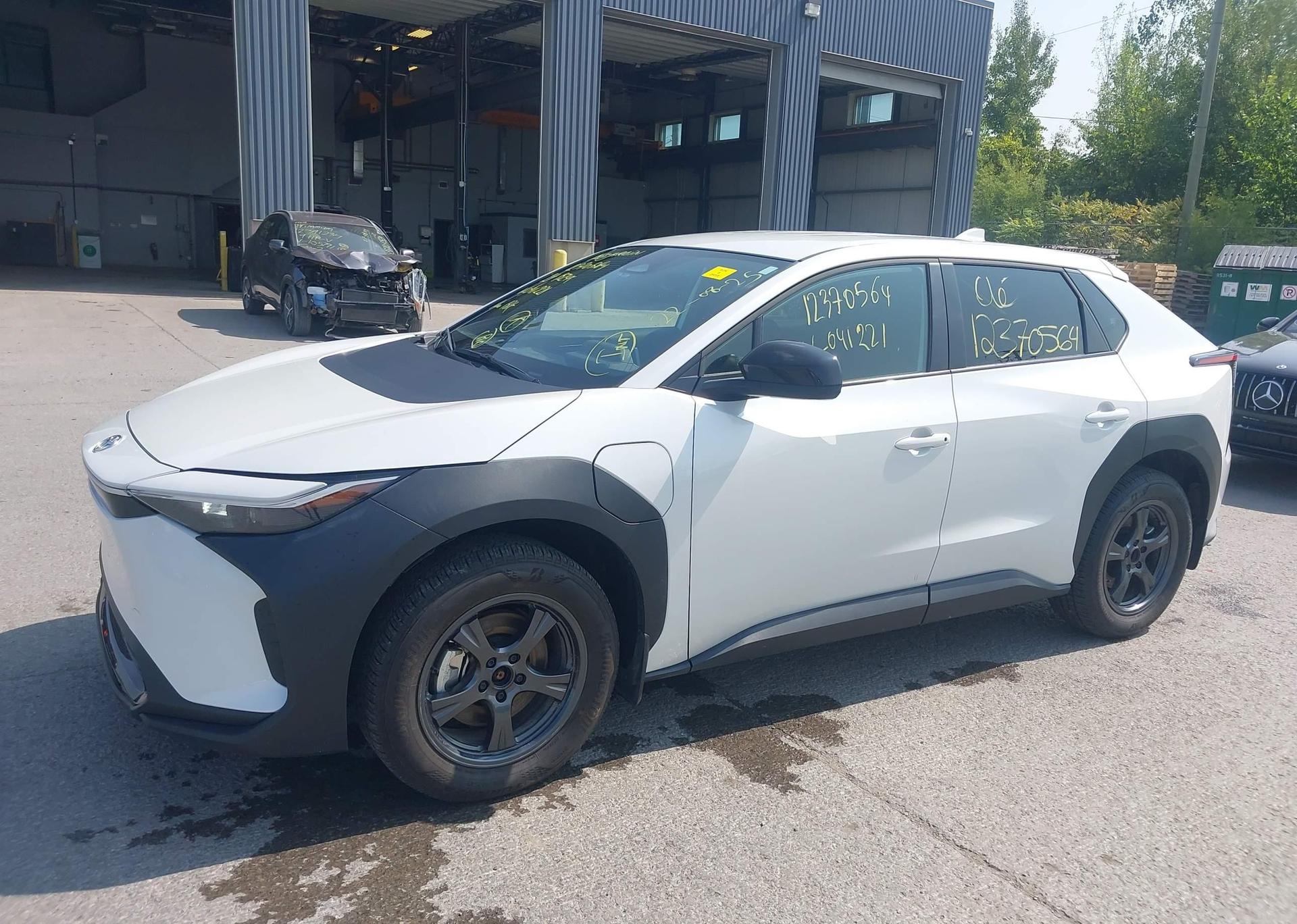 2024 TOYOTA BZ4X XLE