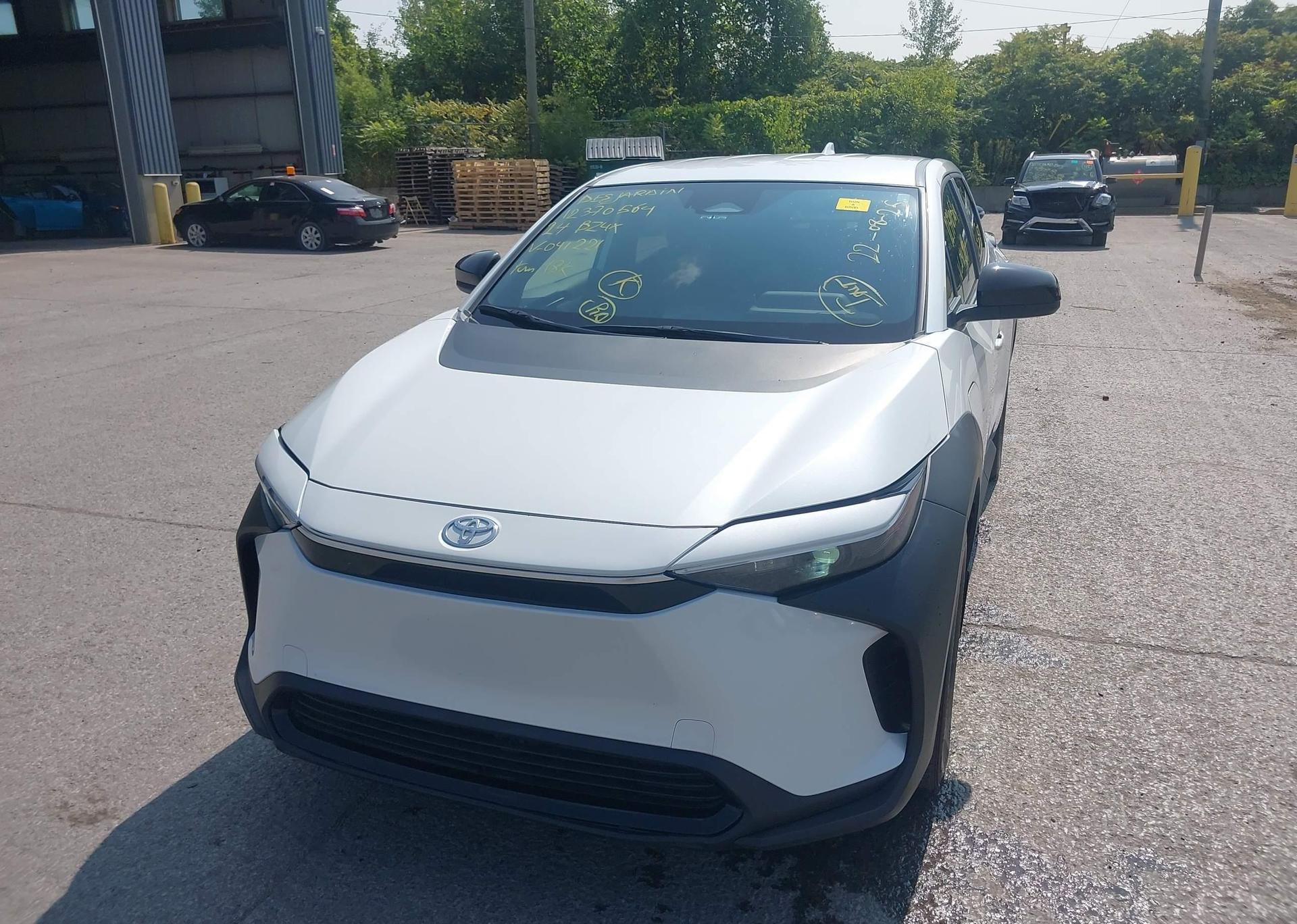 2024 TOYOTA BZ4X XLE