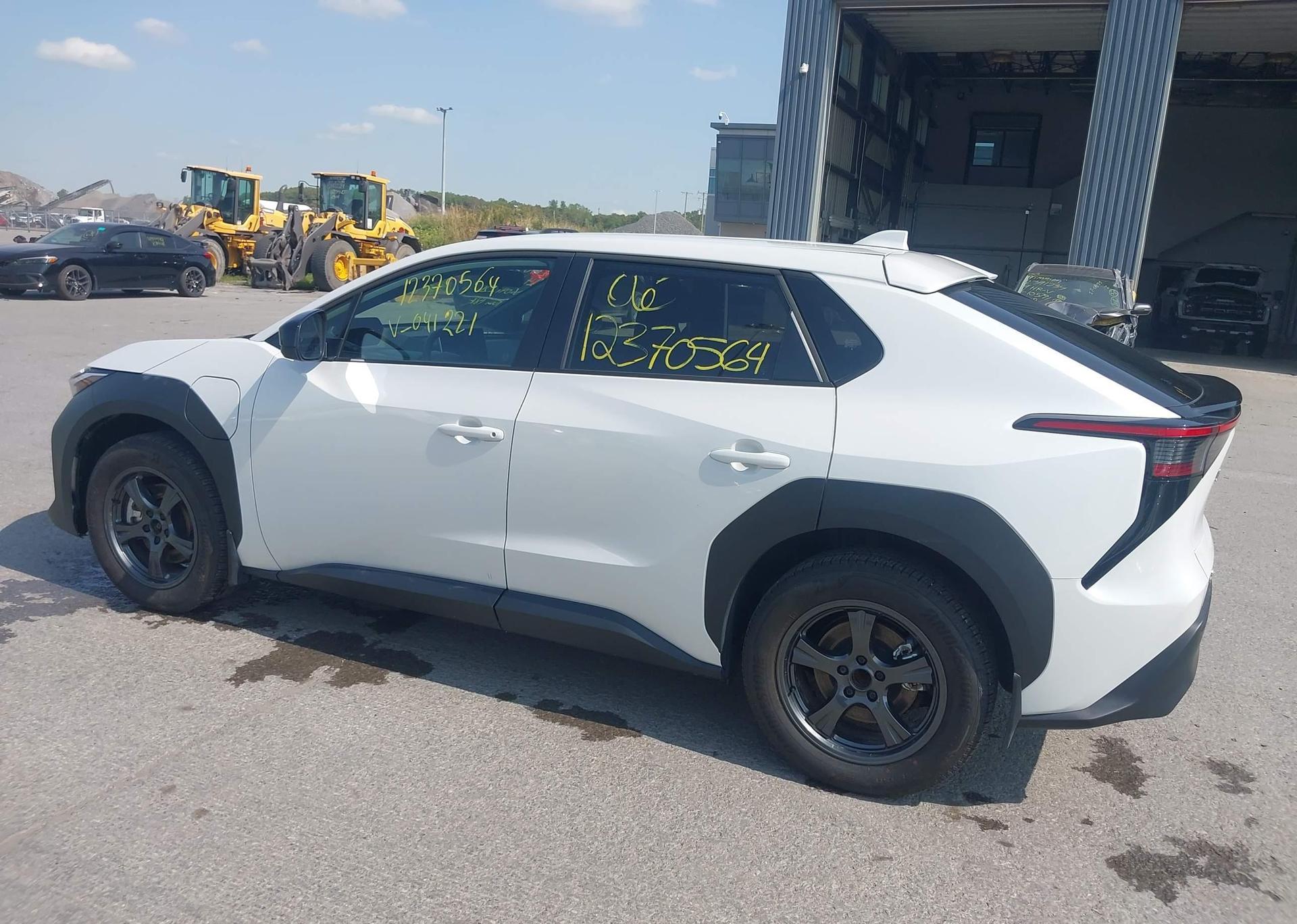 2024 TOYOTA BZ4X XLE