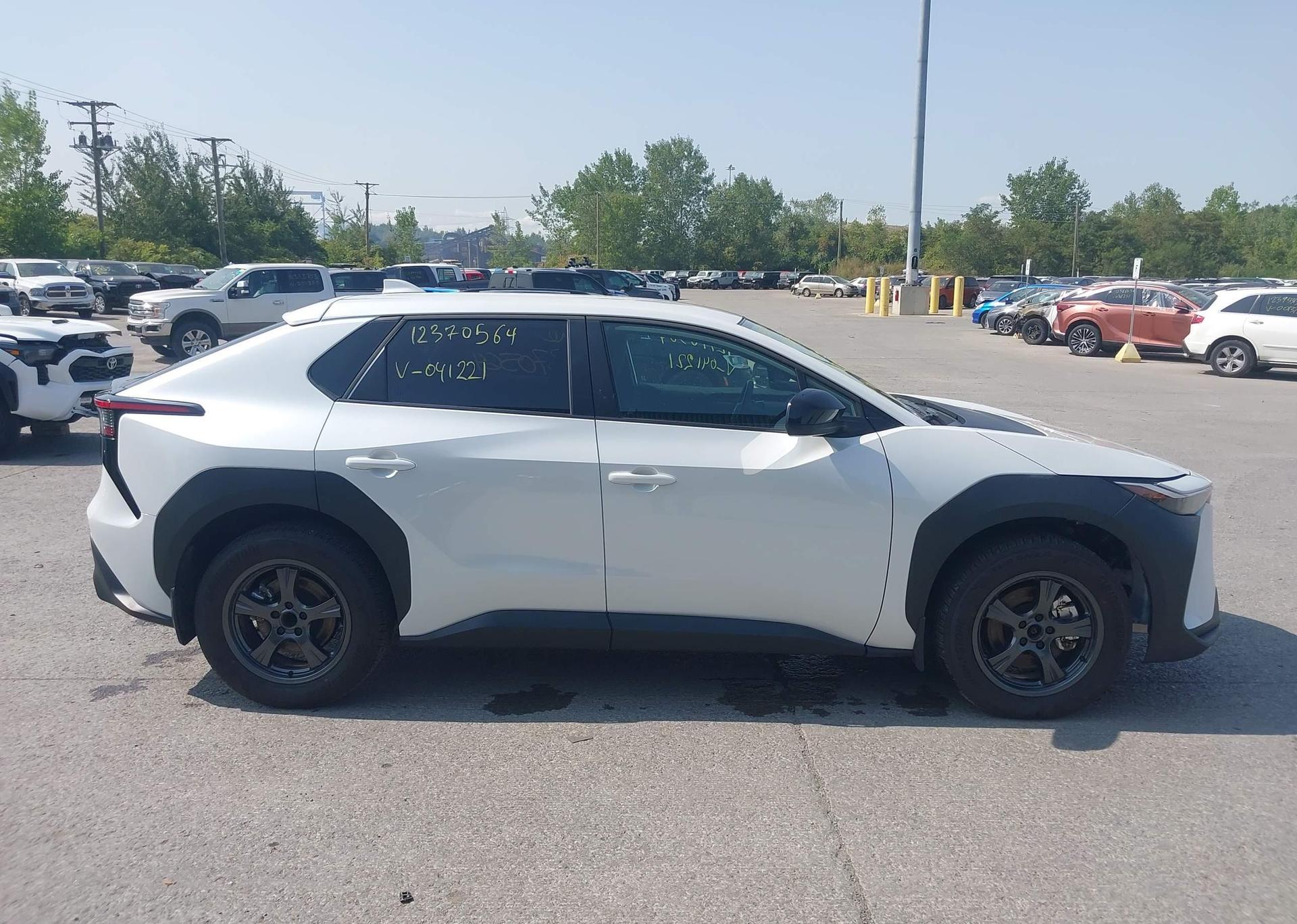 2024 TOYOTA BZ4X XLE