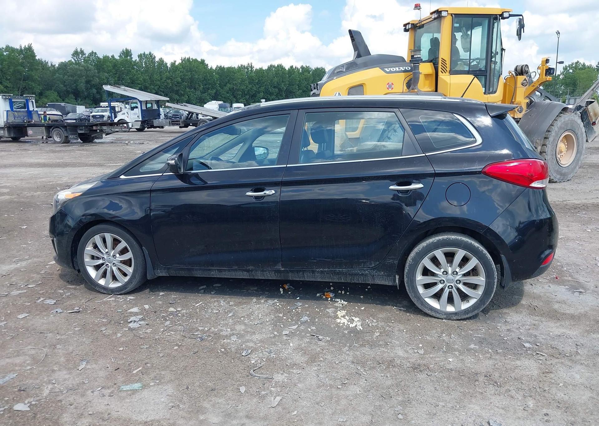 2014 KIA RONDO