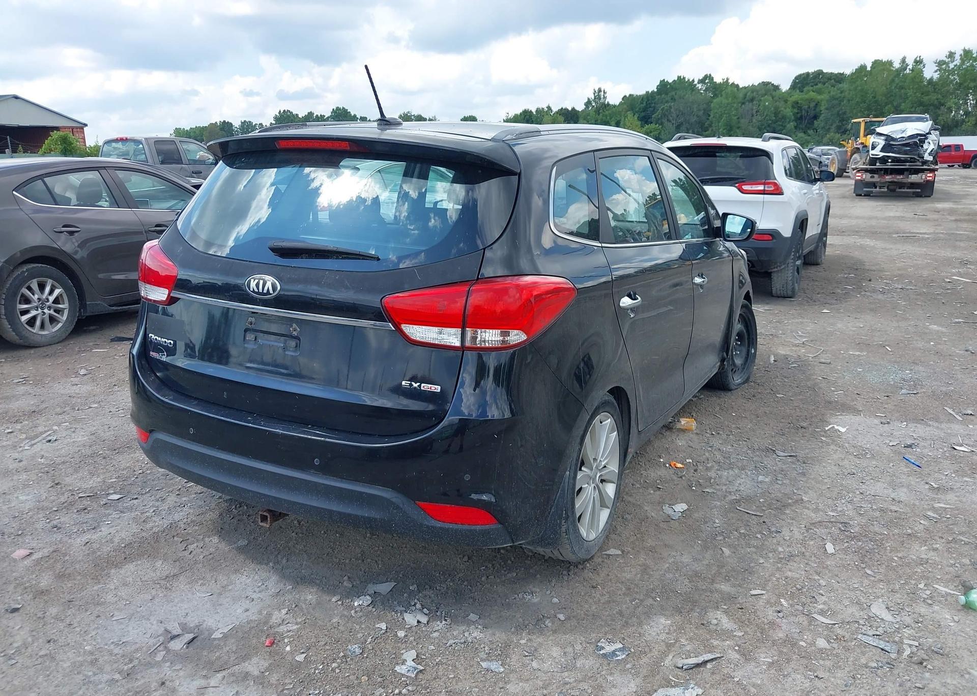 2014 KIA RONDO