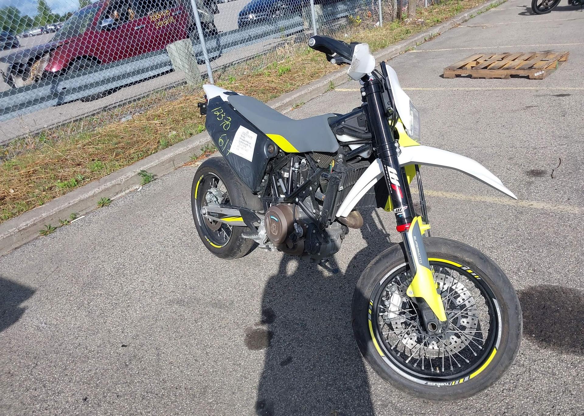 2021 HUSQVARNA SUPERMOTO 701