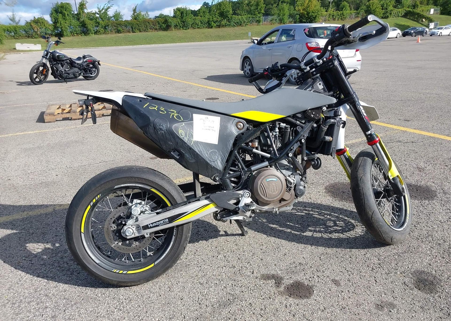 2021 HUSQVARNA SUPERMOTO 701