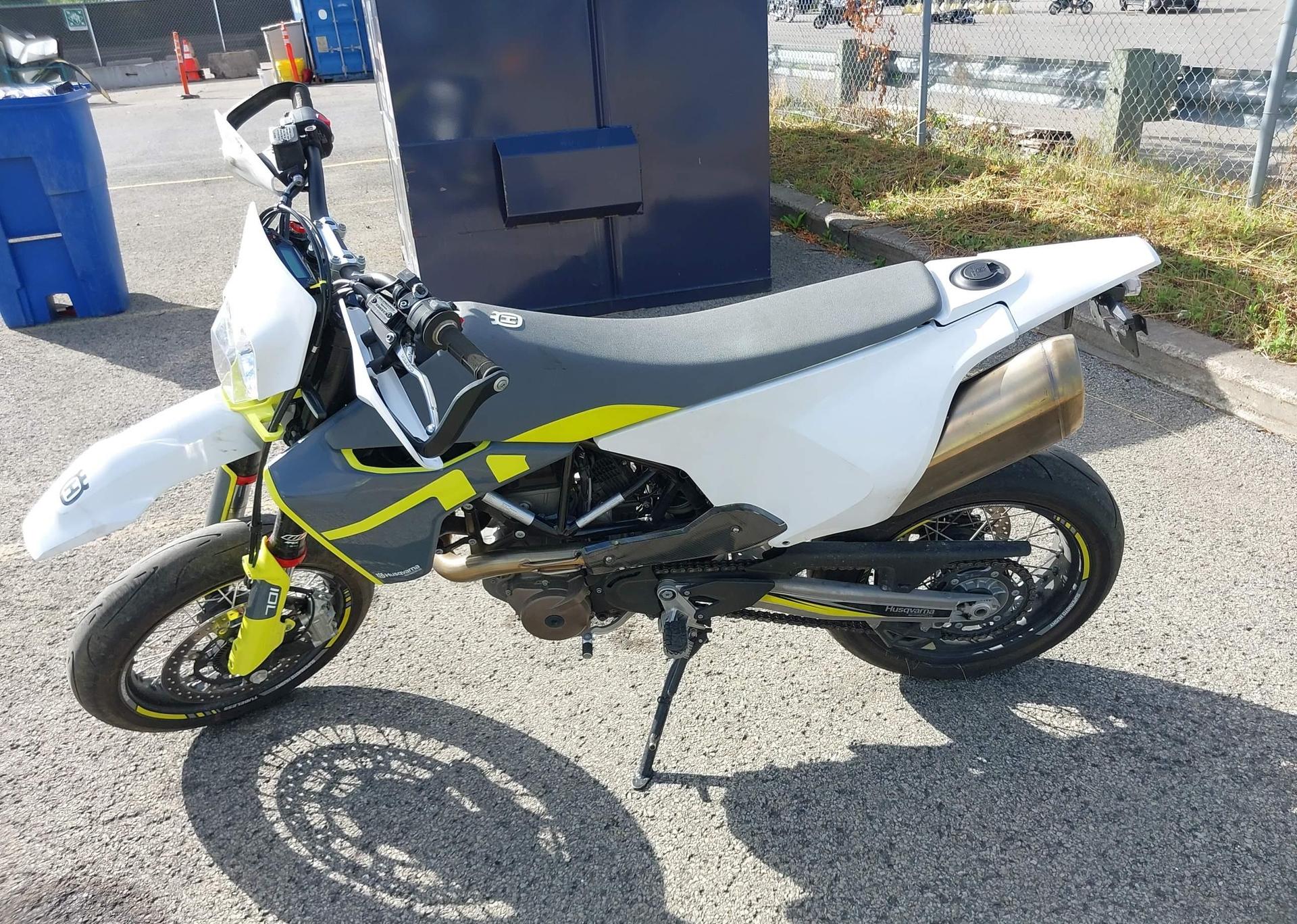 2021 HUSQVARNA SUPERMOTO 701