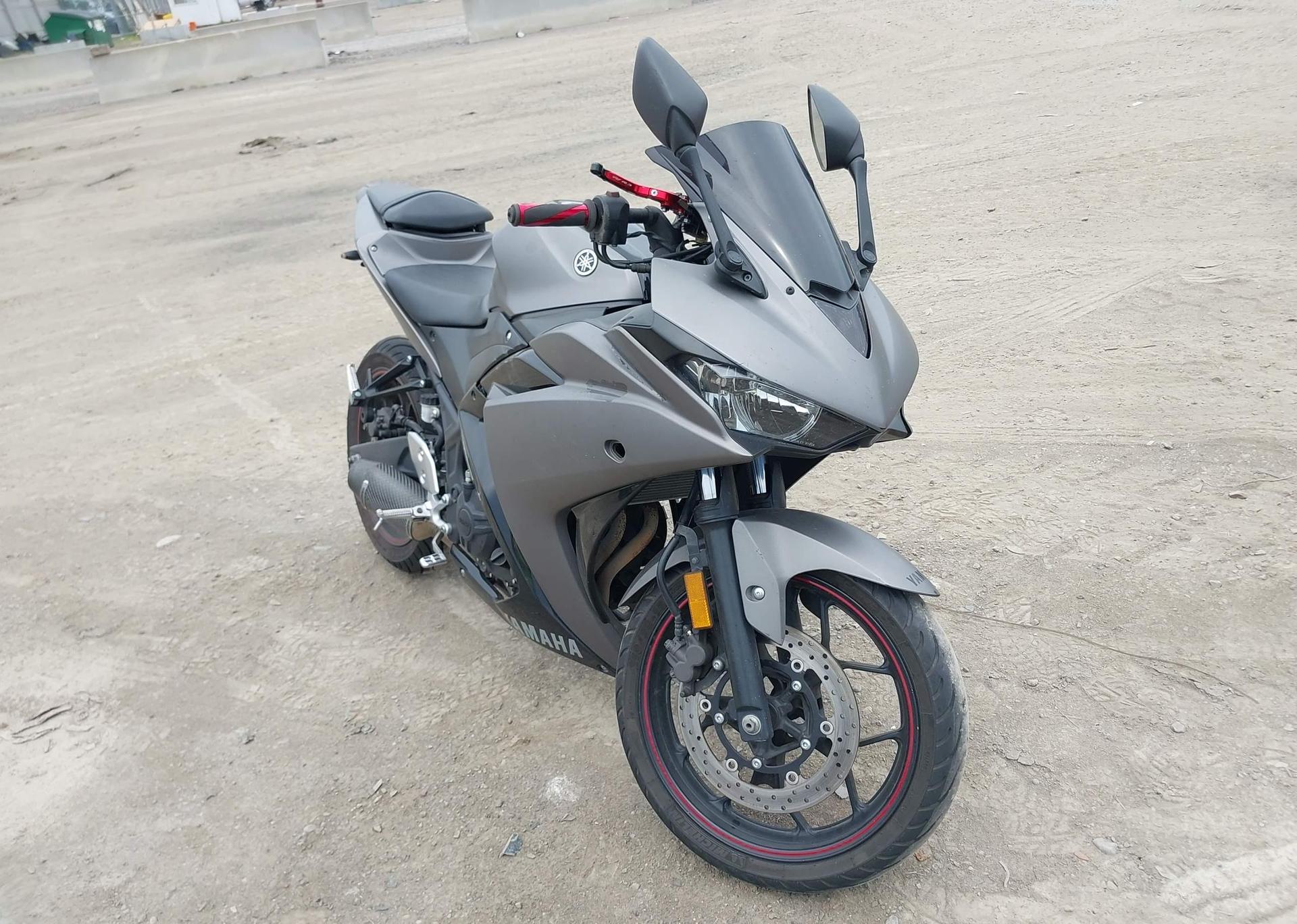 2016 YAMAHA YZFR3