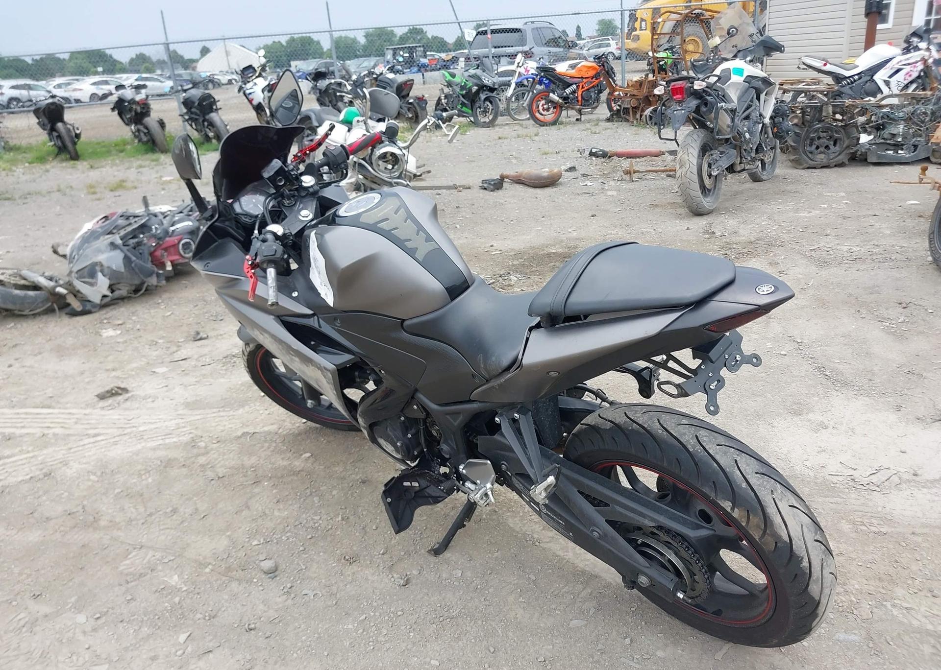 2016 YAMAHA YZFR3