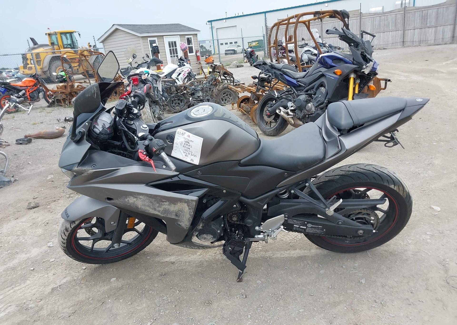 2016 YAMAHA YZFR3