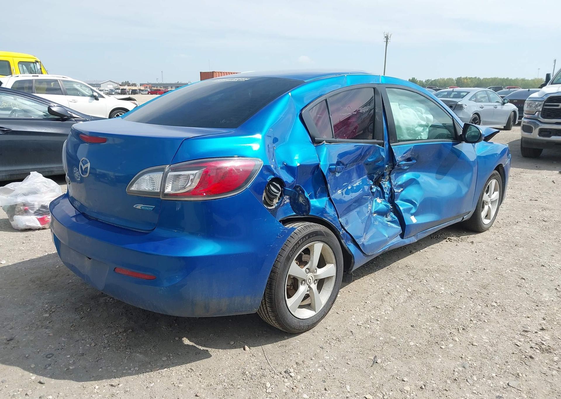 2013 MAZDA 3 I