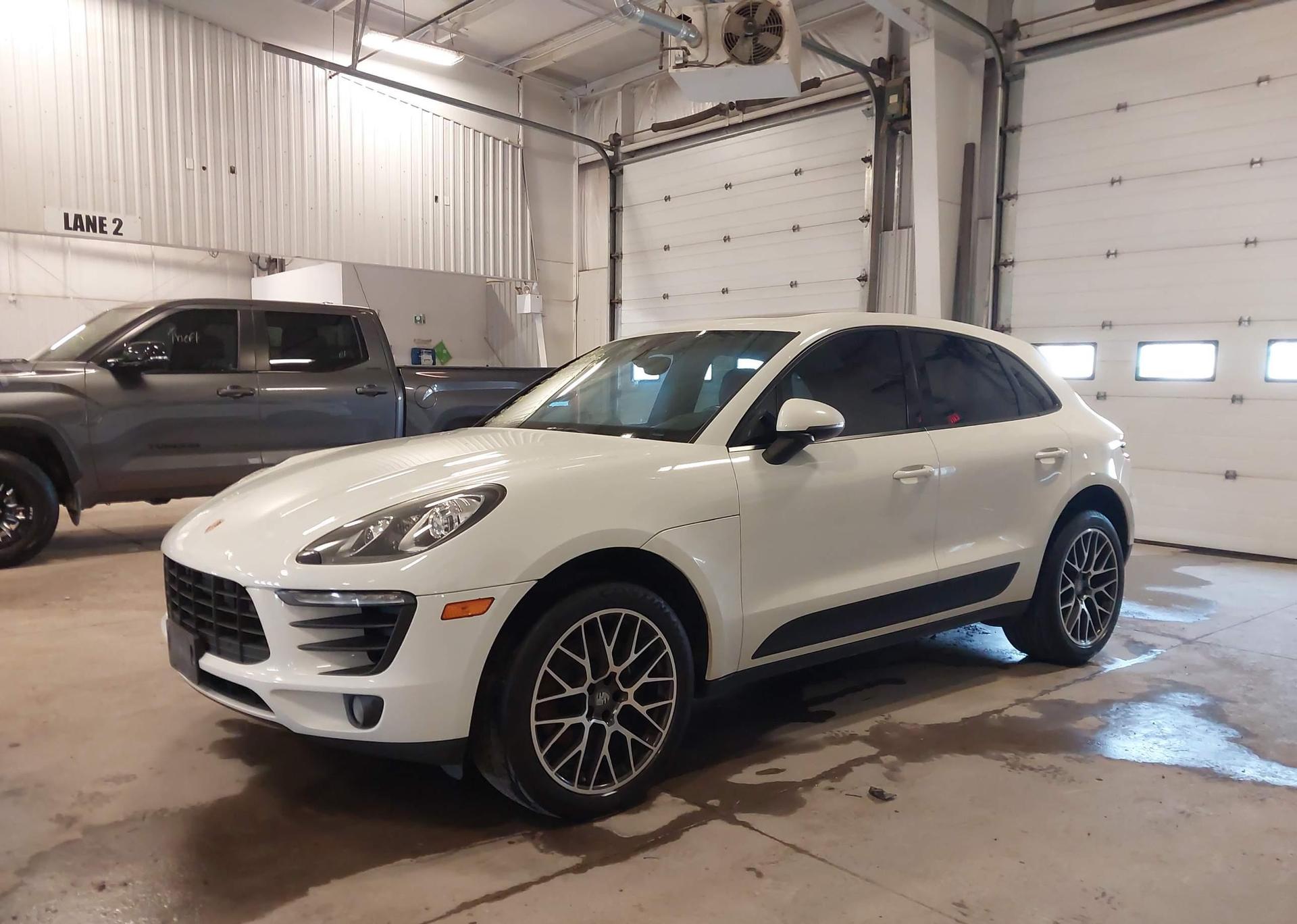 2017 PORSCHE MACAN