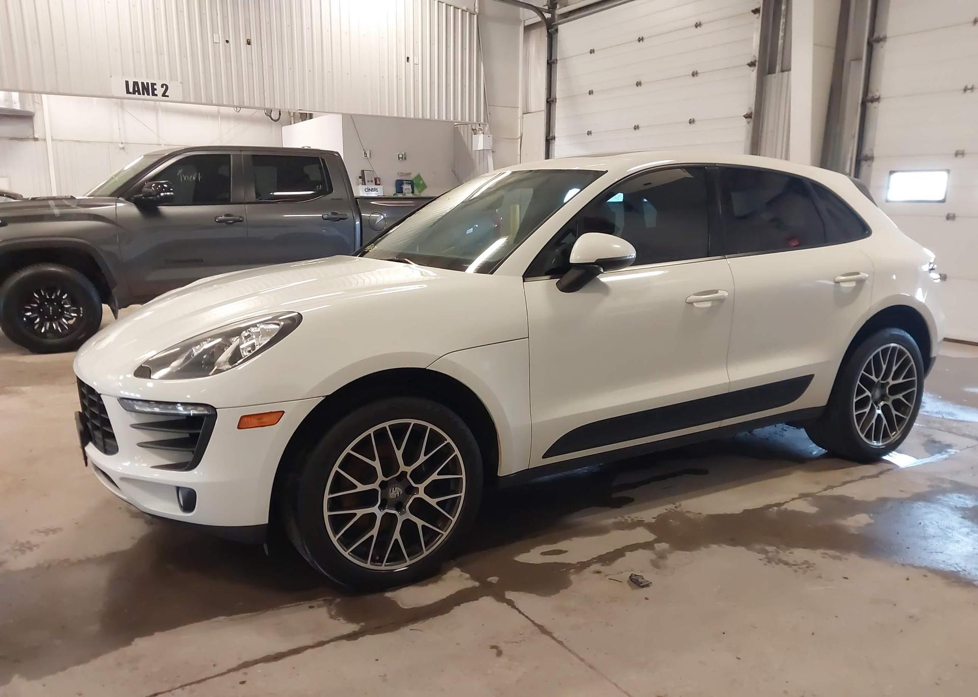 2017 PORSCHE MACAN