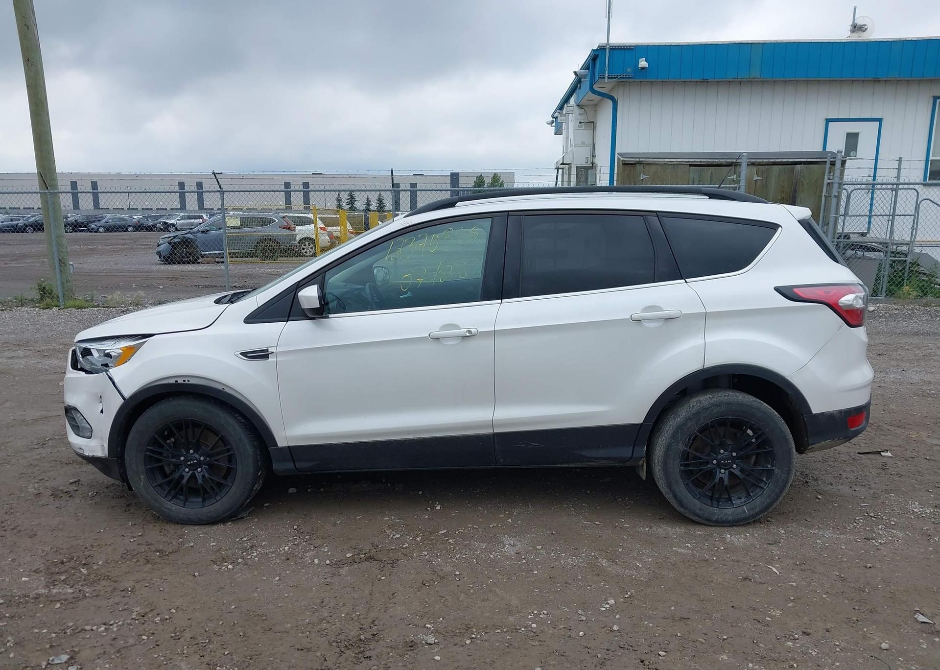 2017 FORD ESCAPE SE