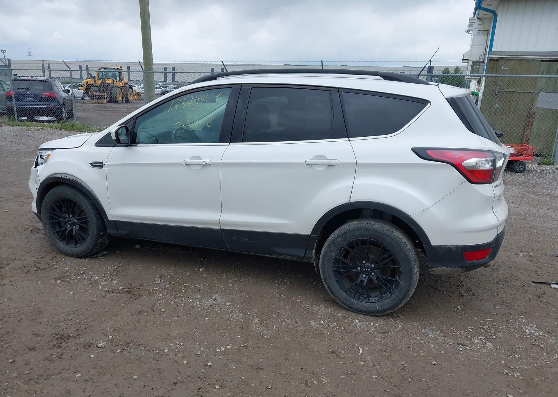 2017 FORD ESCAPE SE