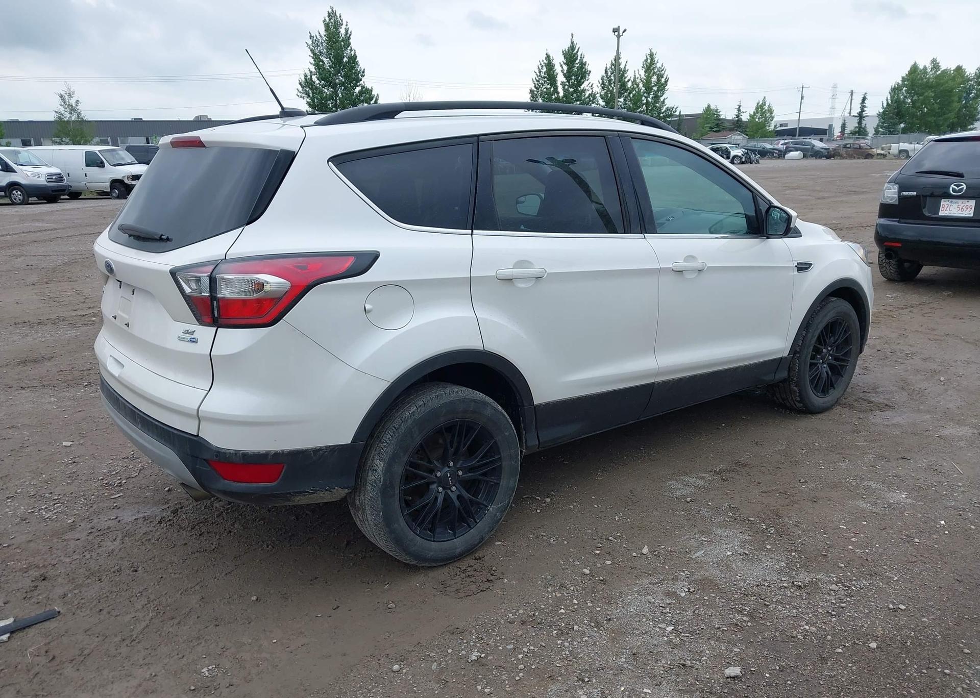 2017 FORD ESCAPE SE
