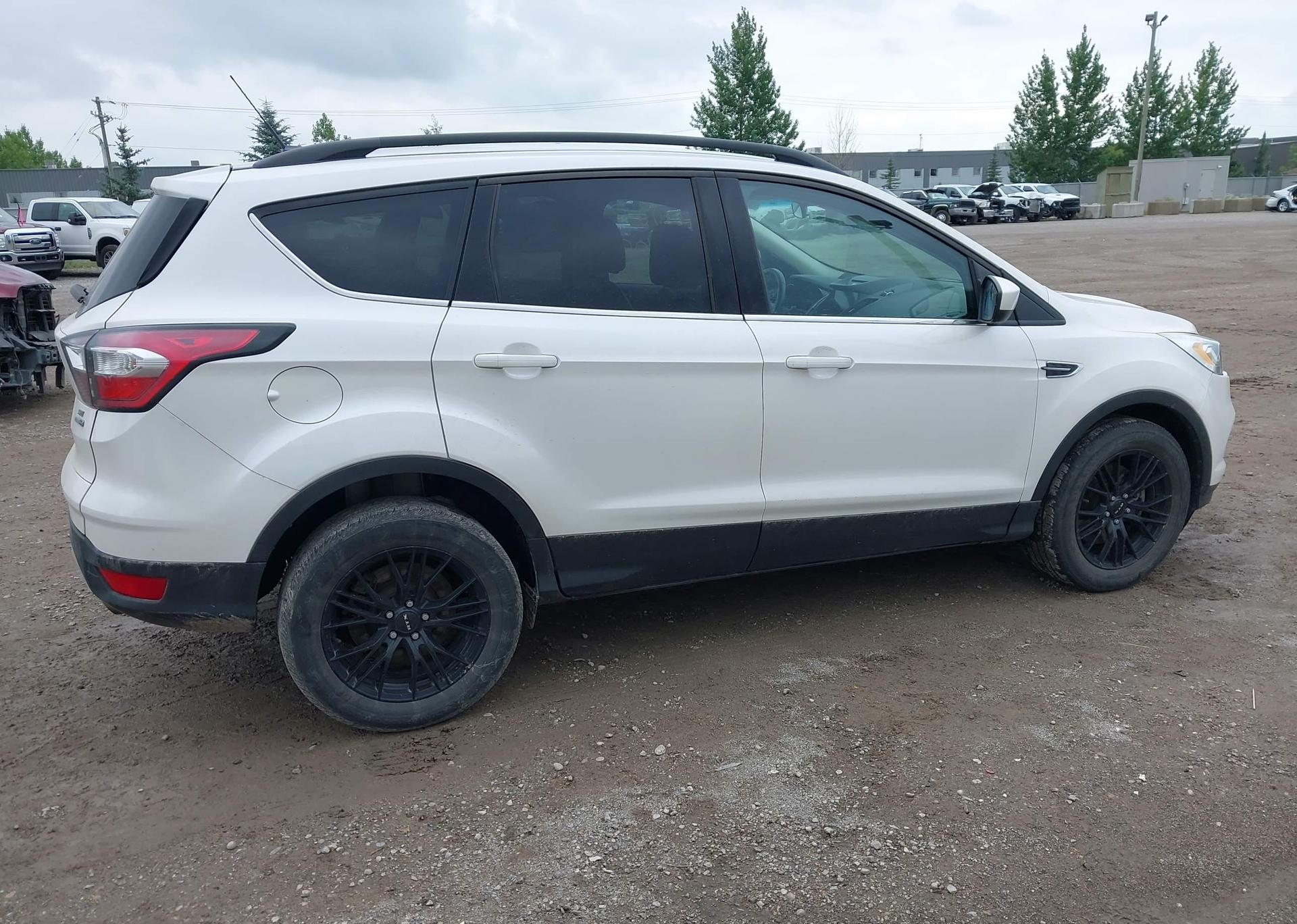 2017 FORD ESCAPE SE