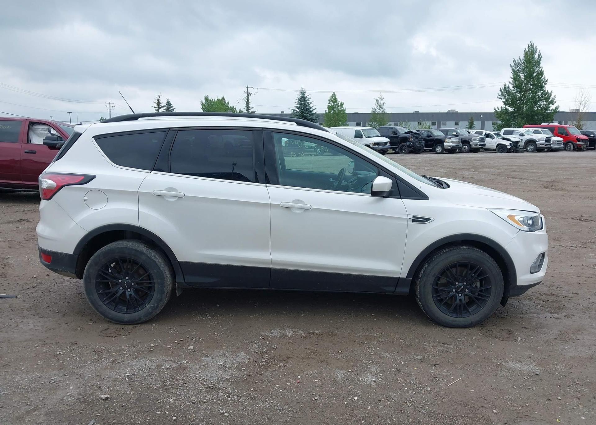 2017 FORD ESCAPE SE