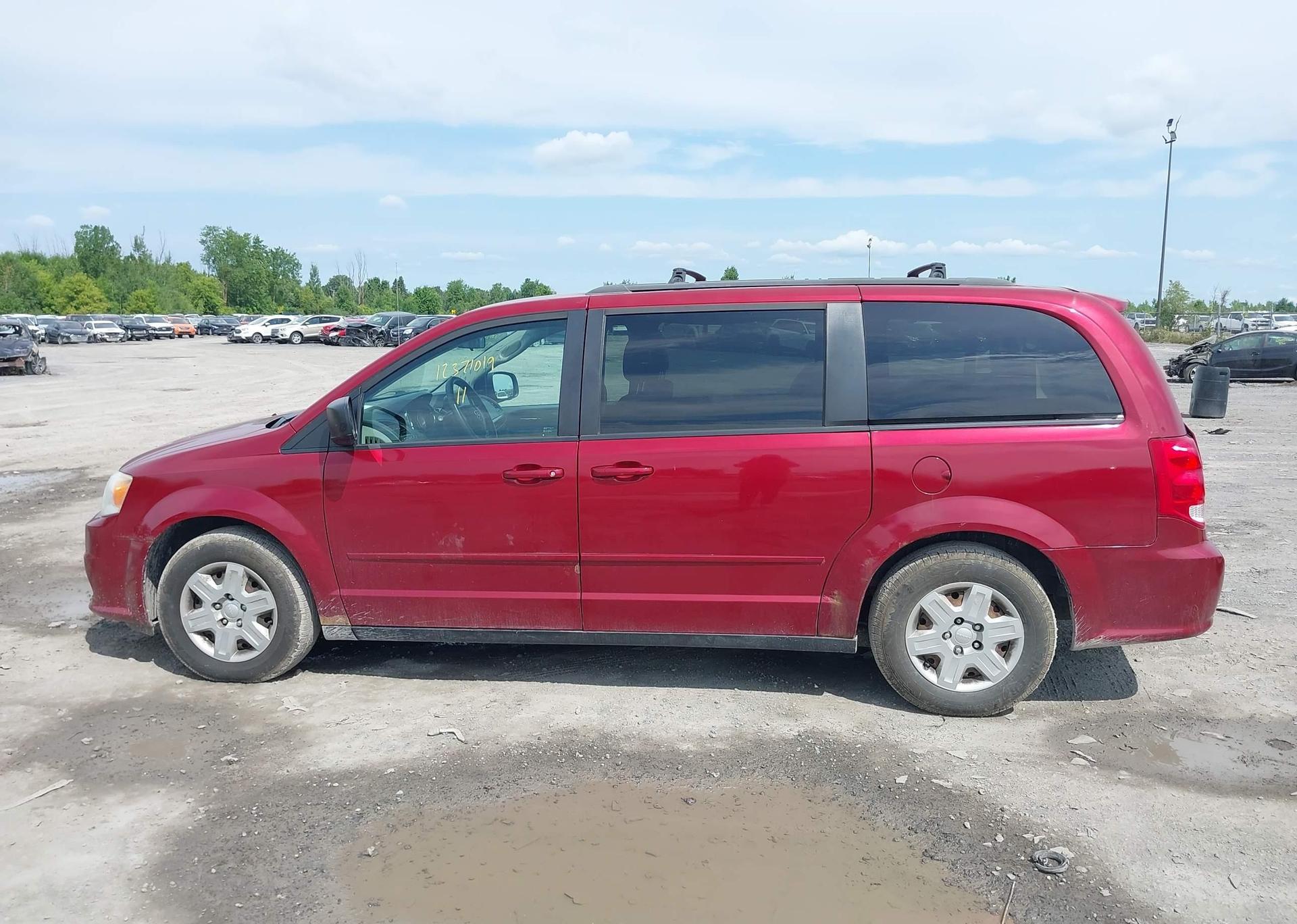 2011 DODGE GRAND CARAVAN SE