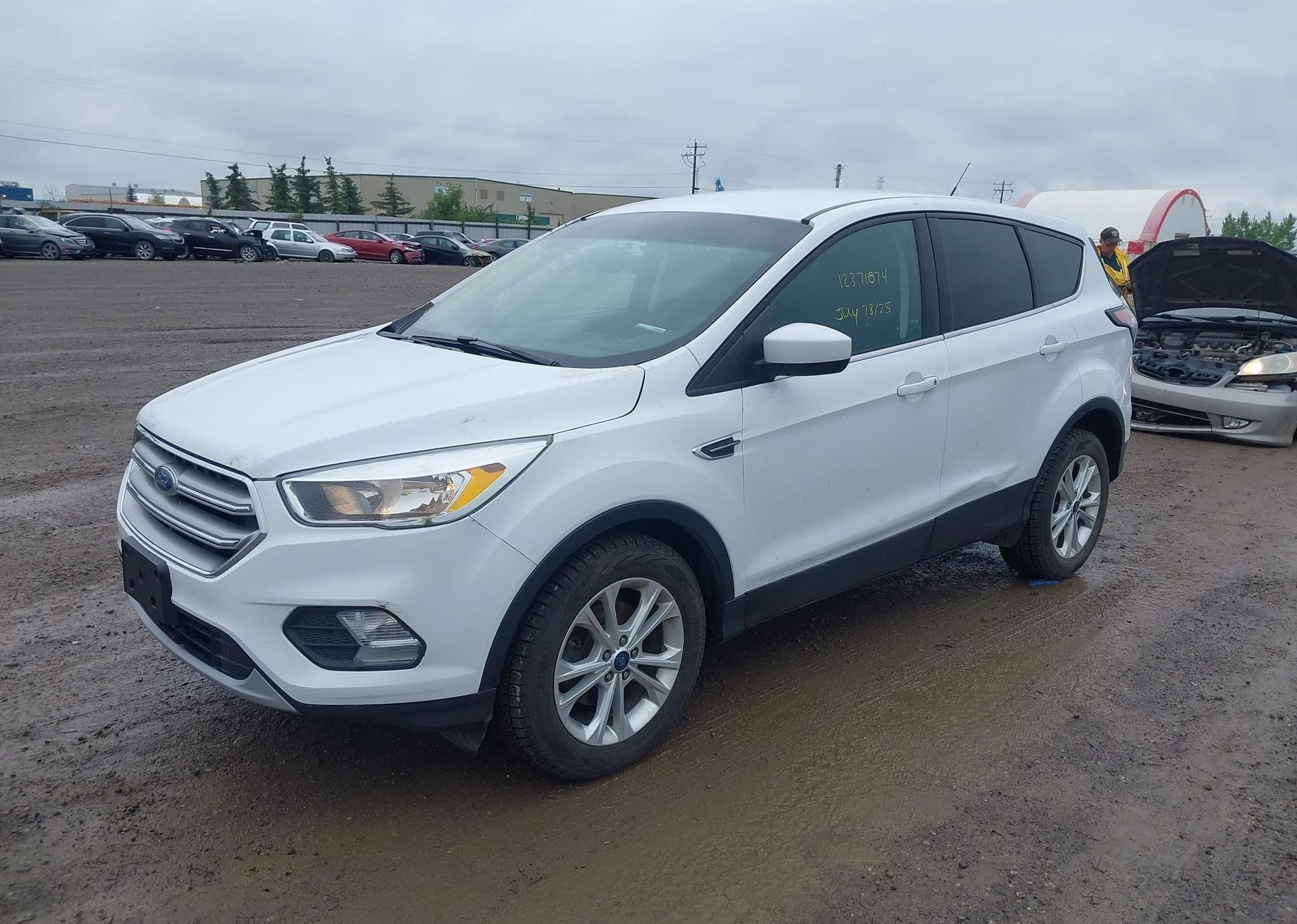 2017 FORD ESCAPE SE
