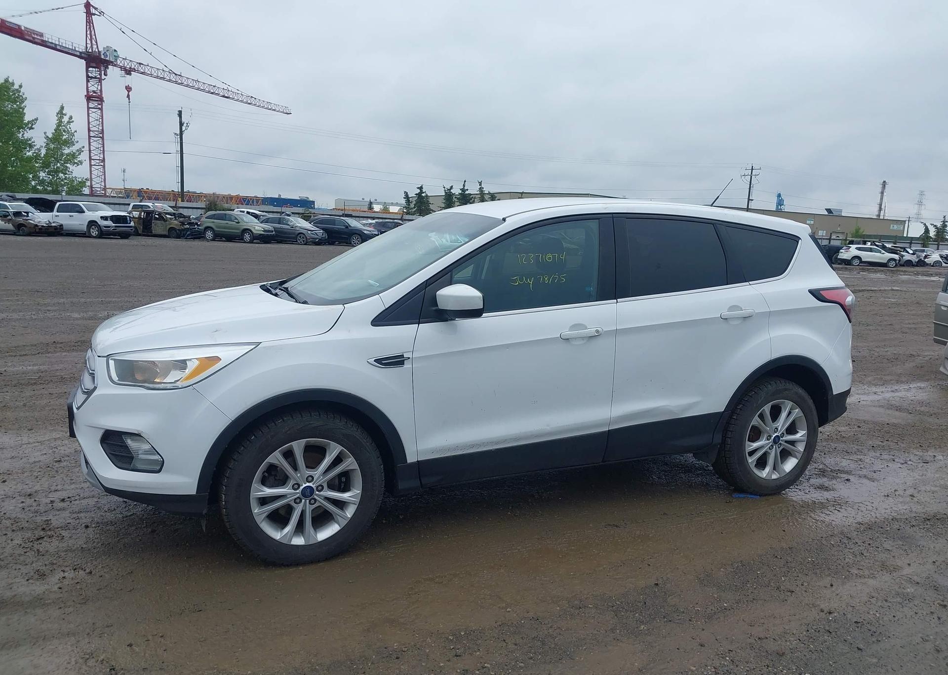 2017 FORD ESCAPE SE