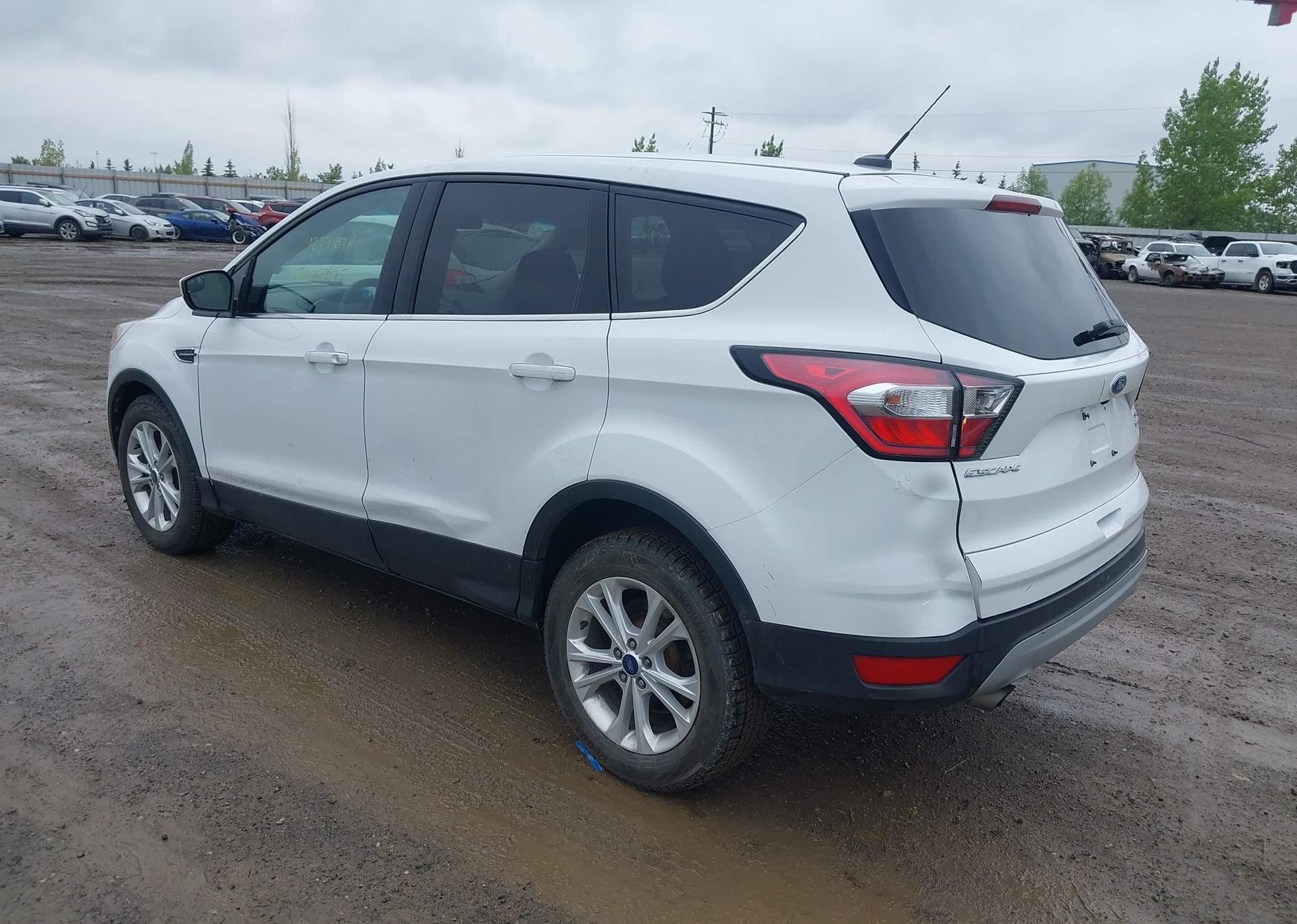 2017 FORD ESCAPE SE