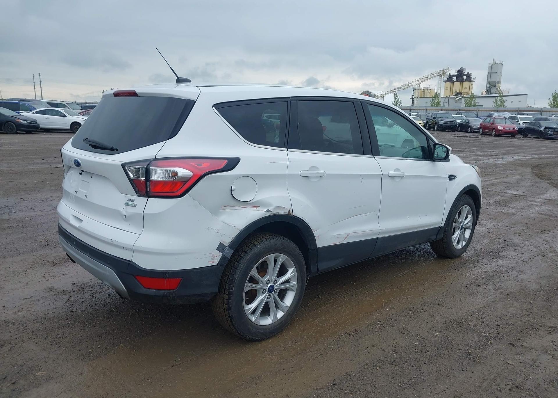2017 FORD ESCAPE SE