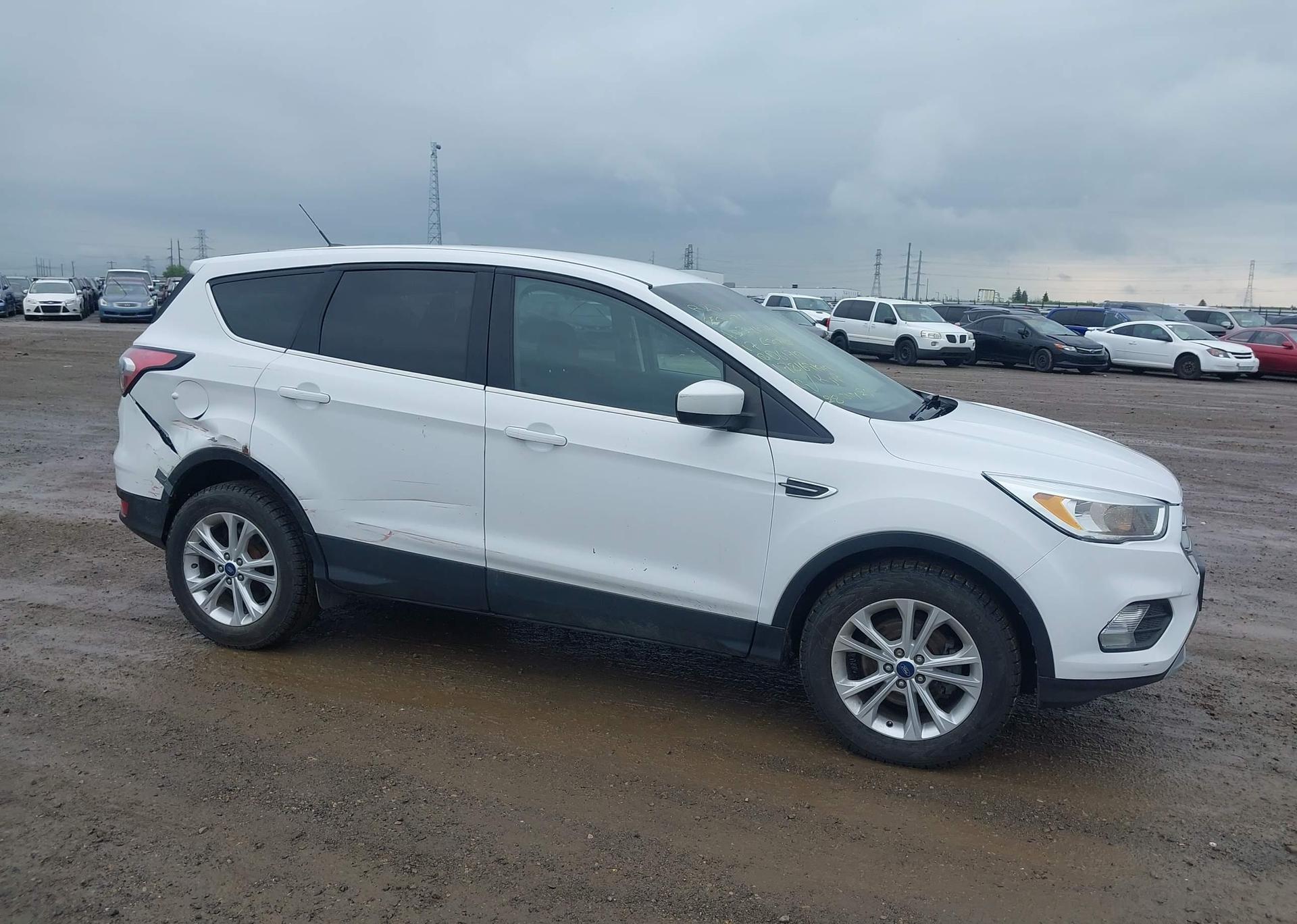 2017 FORD ESCAPE SE