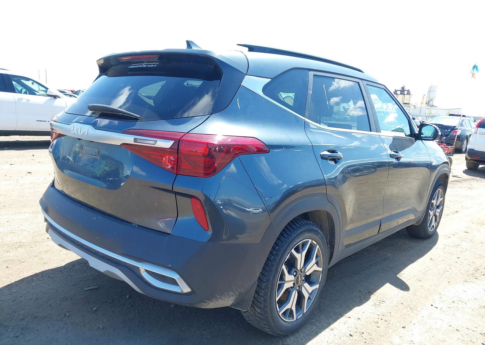 2022 KIA SELTOS EX
