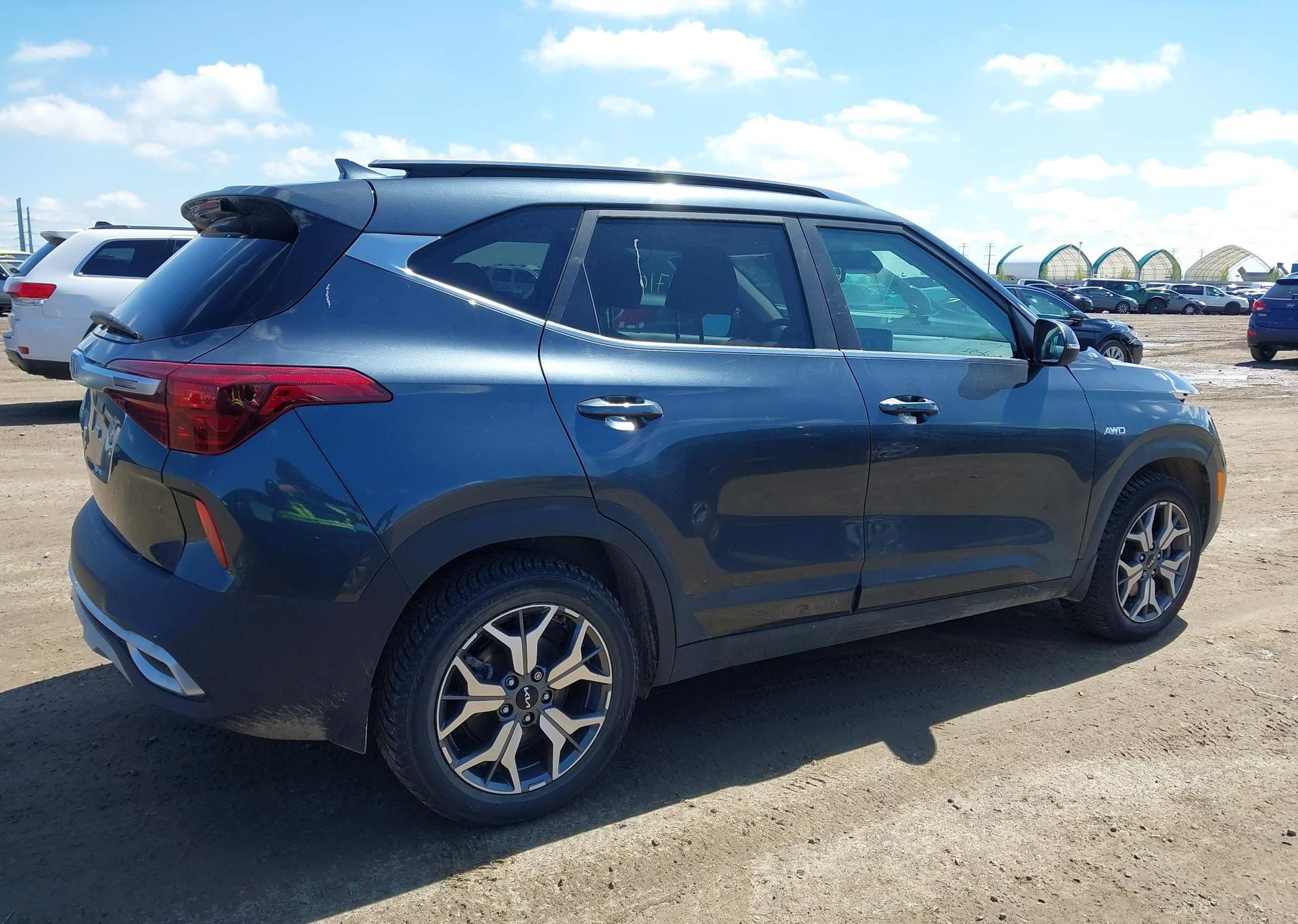 2022 KIA SELTOS EX