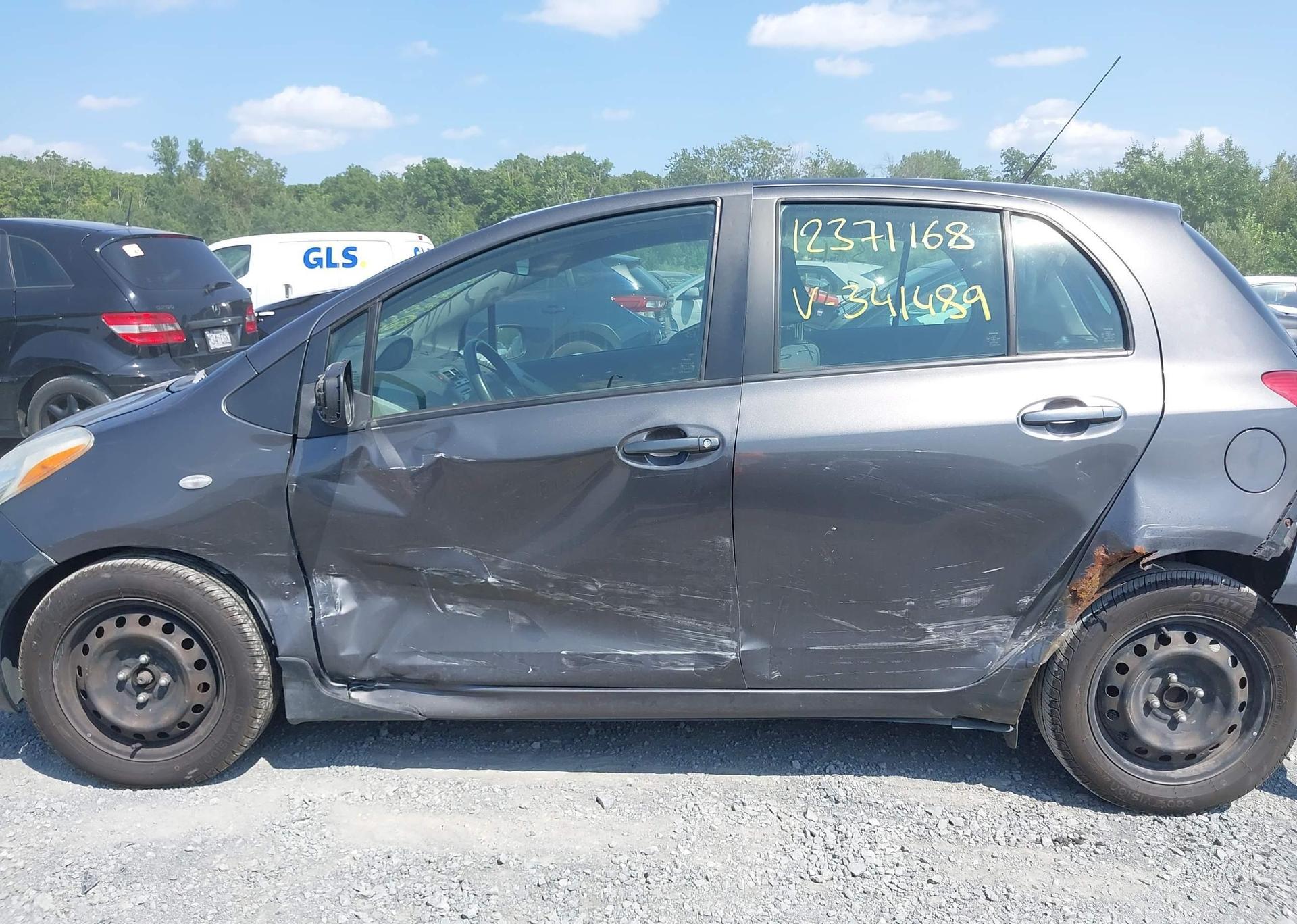 2011 TOYOTA YARIS