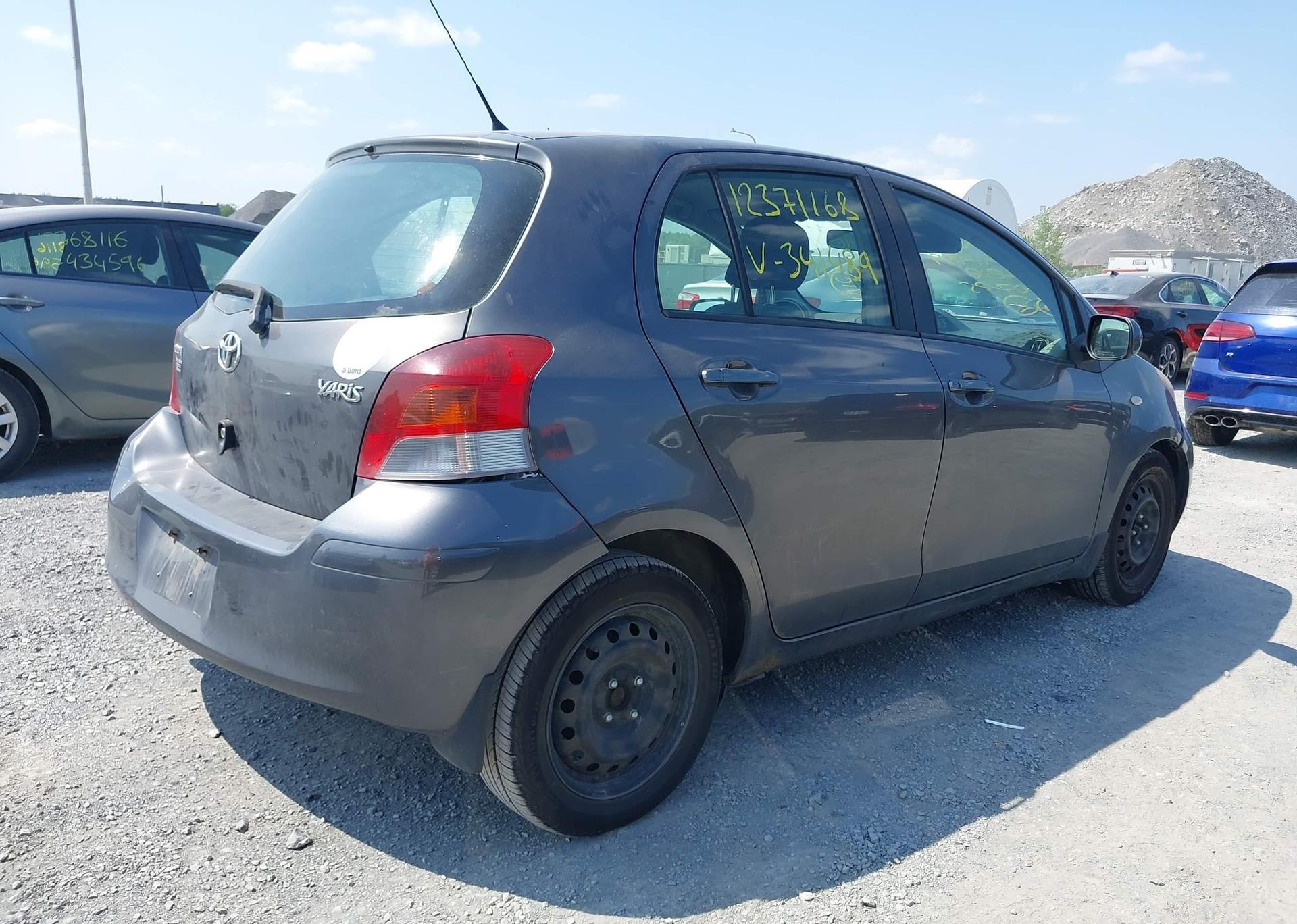 2011 TOYOTA YARIS