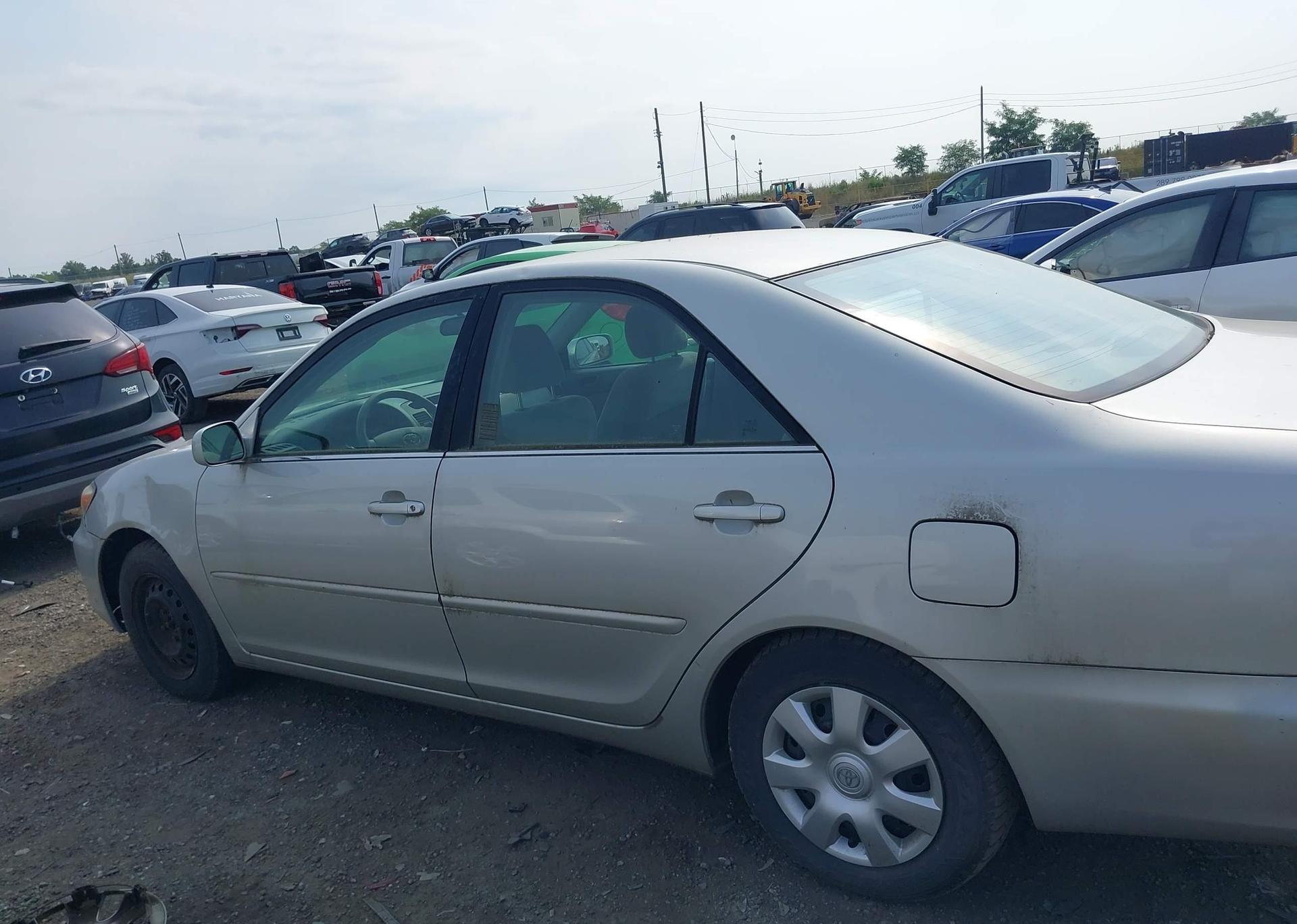 2004 TOYOTA CAMRY LE