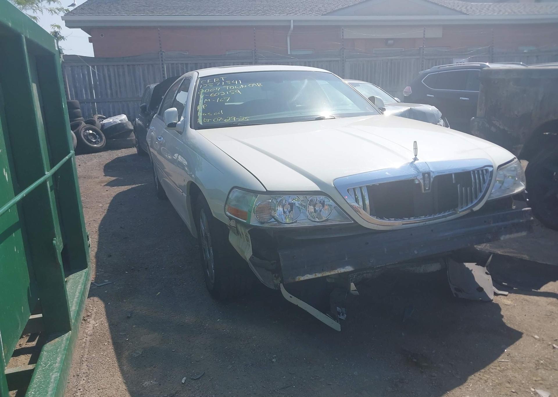 2004 LINCOLN TOWN CAR ULTIMATE