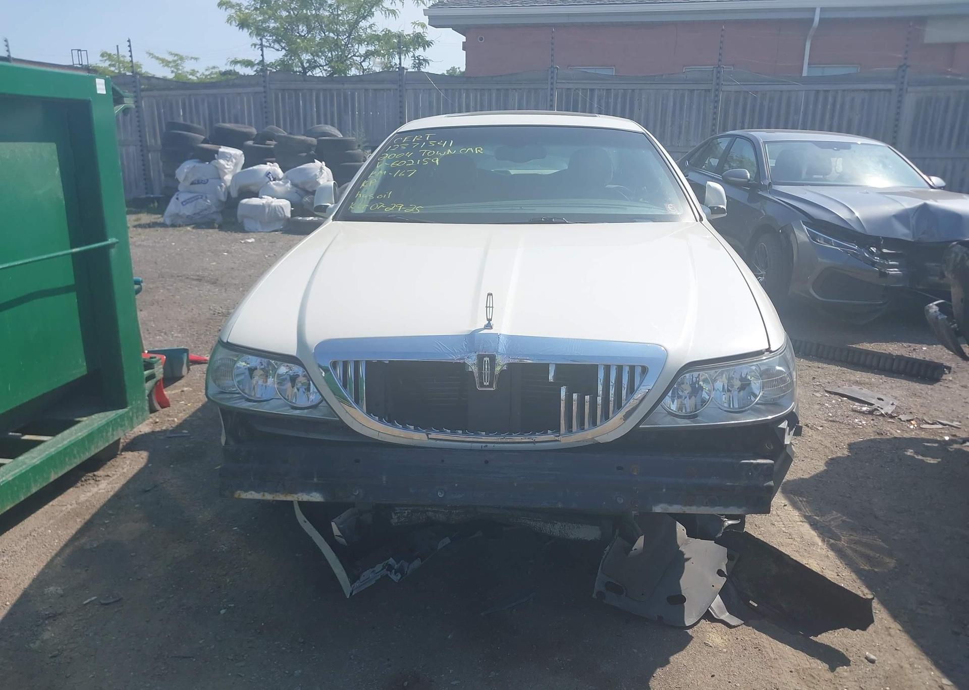 2004 LINCOLN TOWN CAR ULTIMATE