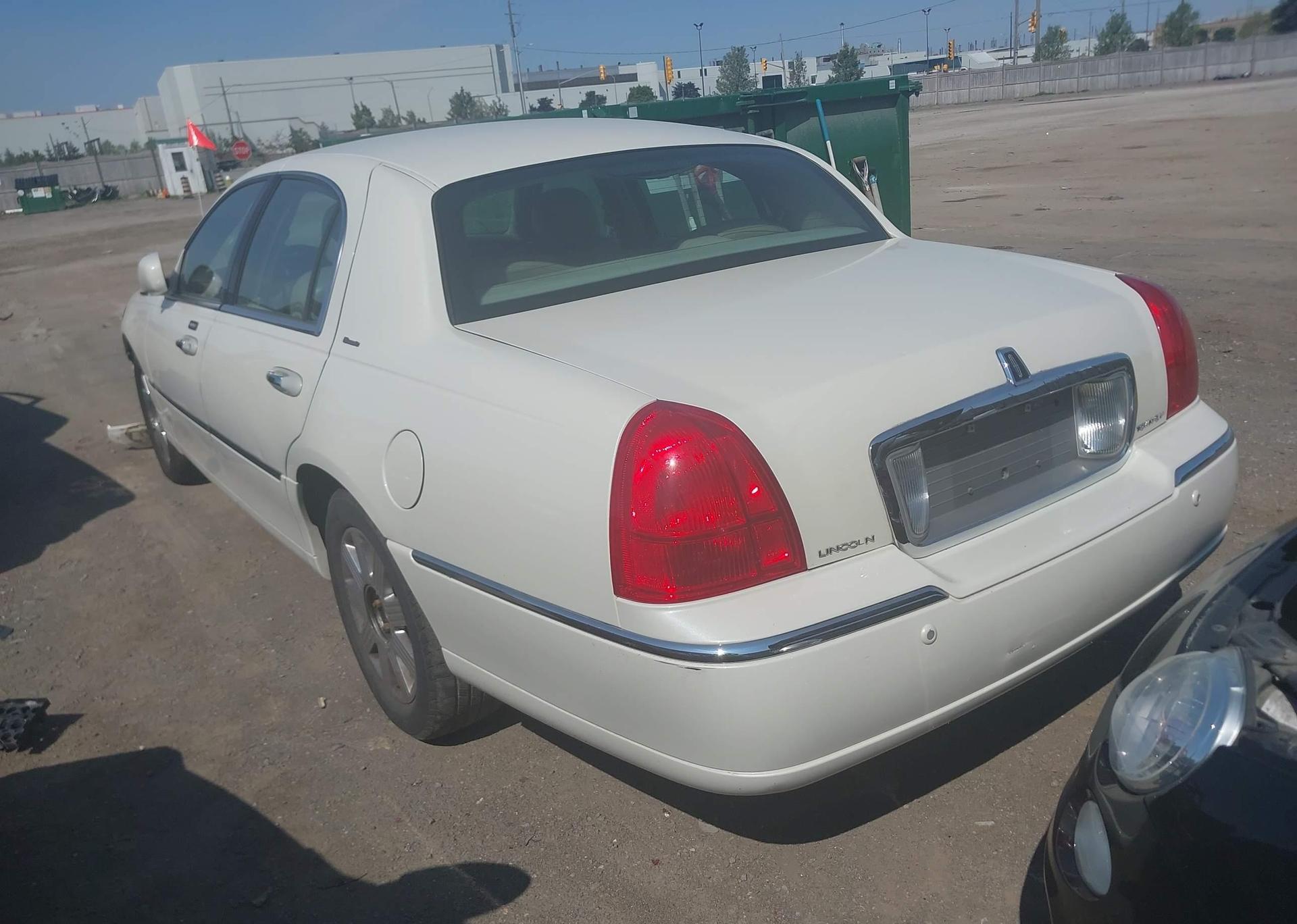 2004 LINCOLN TOWN CAR ULTIMATE