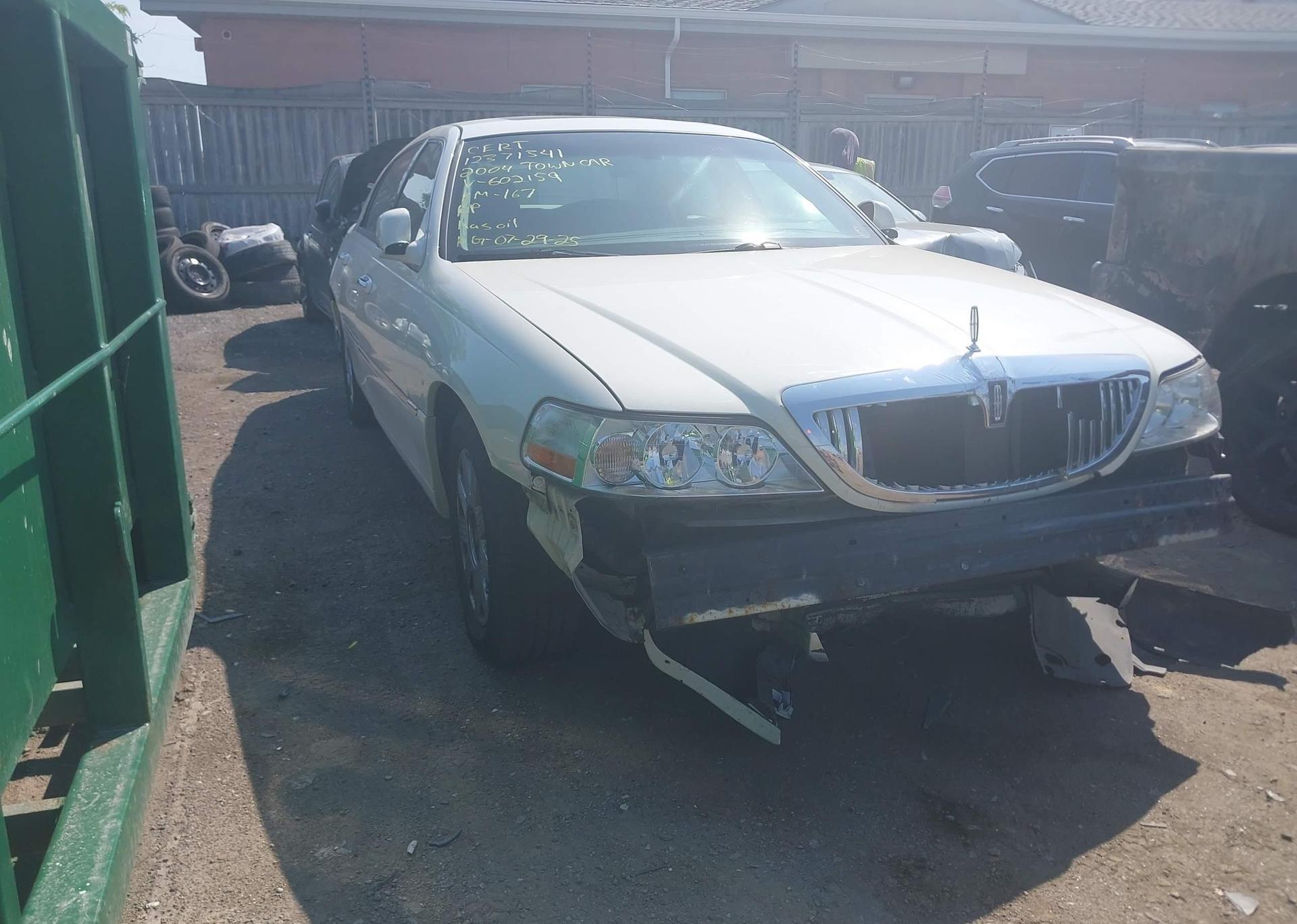 2004 LINCOLN TOWN CAR ULTIMATE