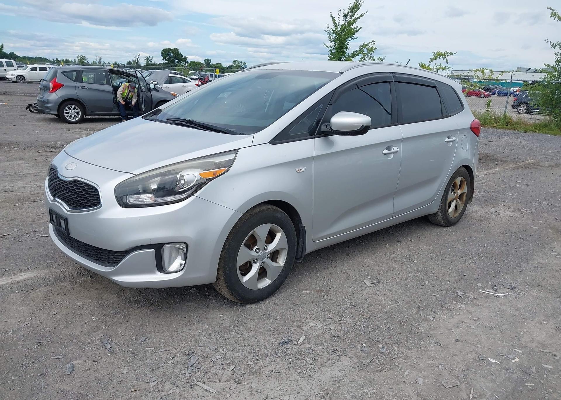 2014 KIA RONDO