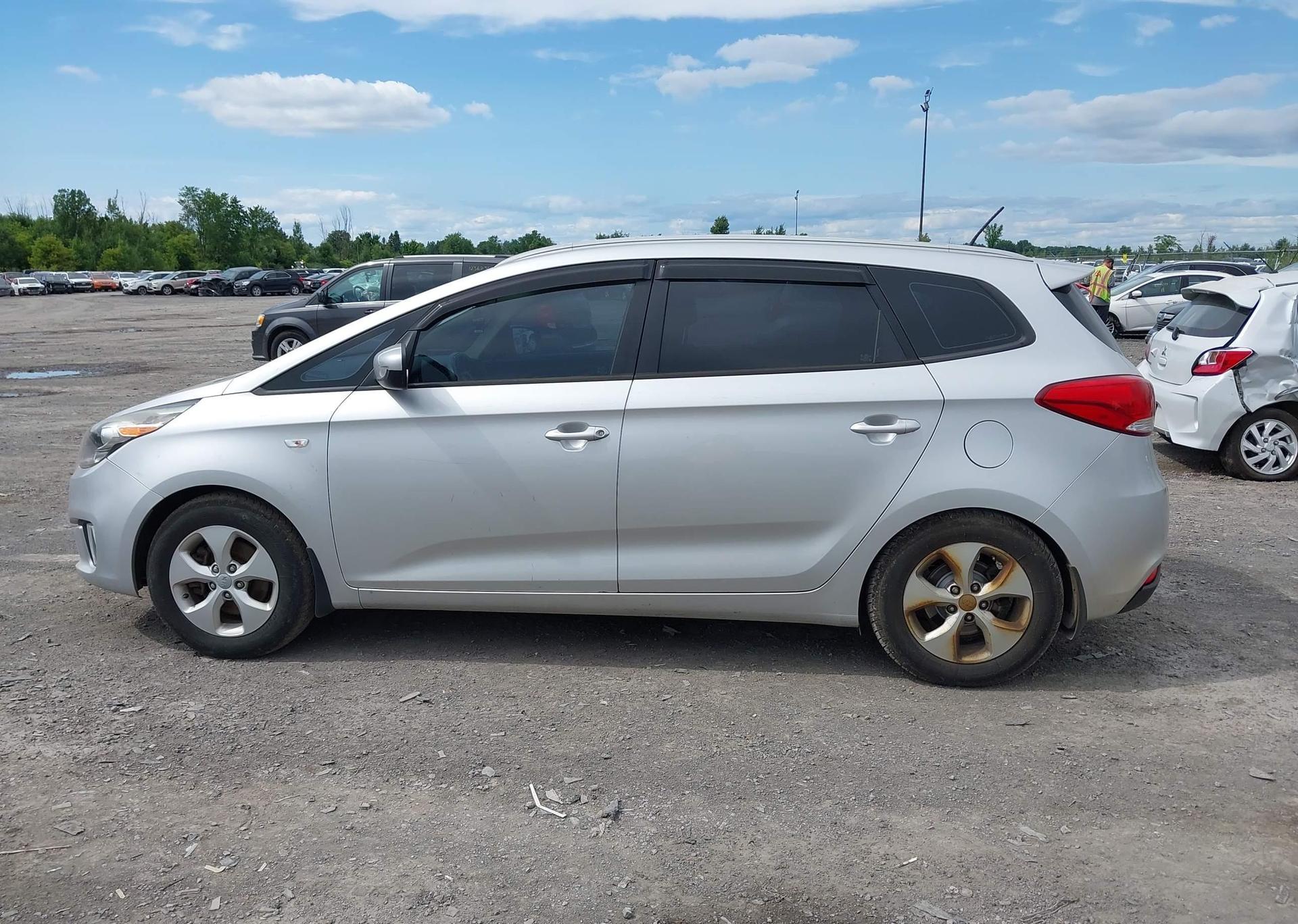 2014 KIA RONDO