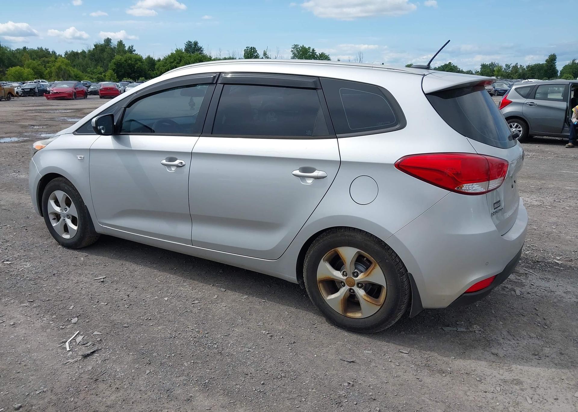 2014 KIA RONDO