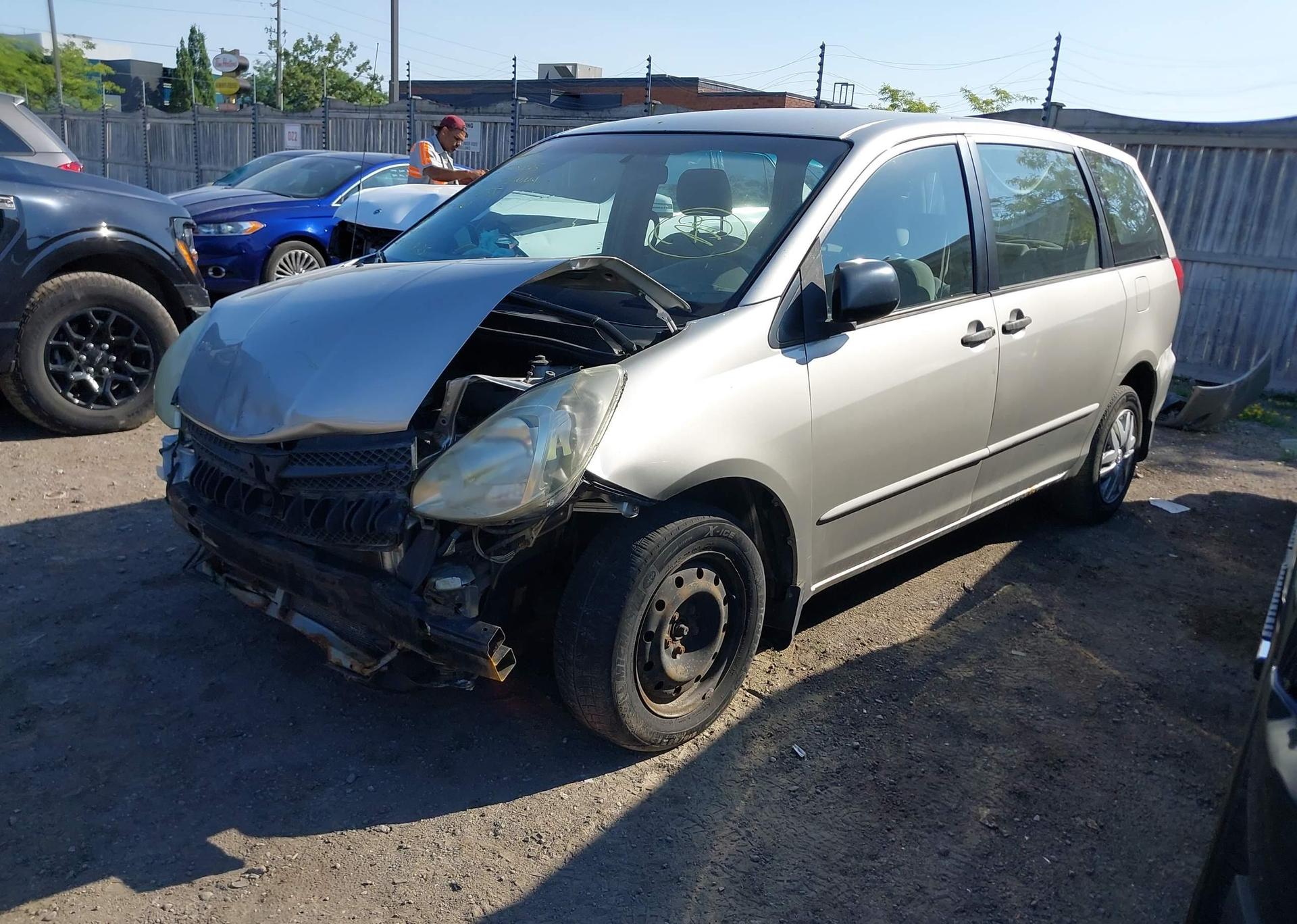 2004 TOYOTA SIENNA CE
