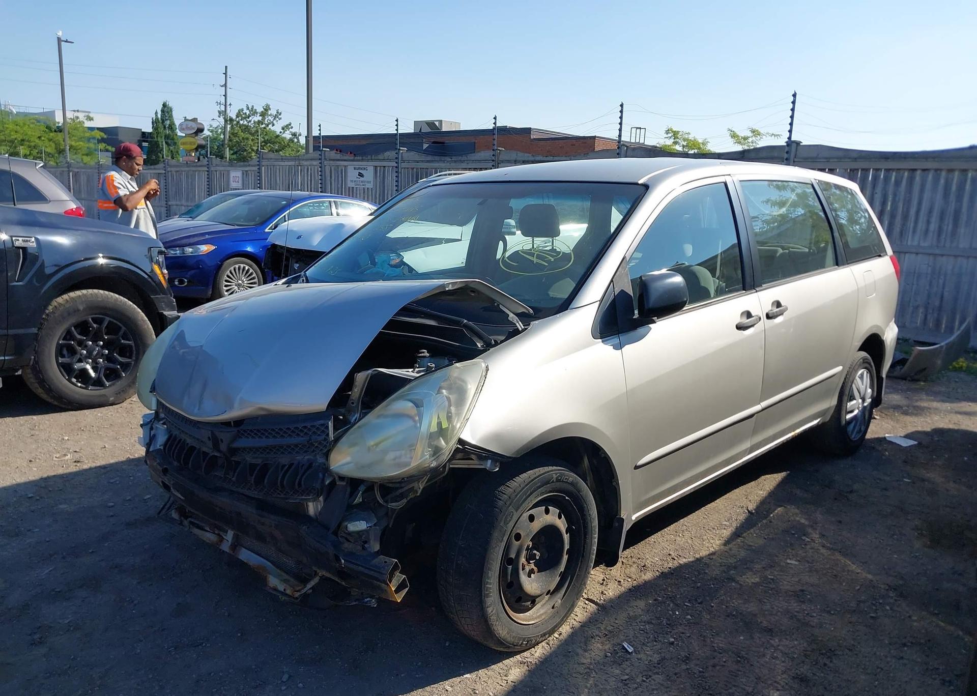 2004 TOYOTA SIENNA CE