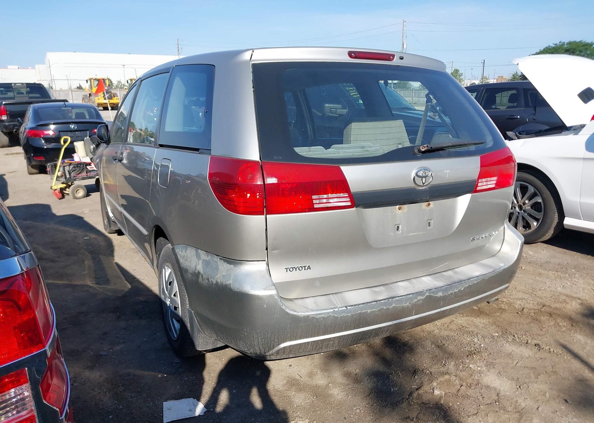 2004 TOYOTA SIENNA CE