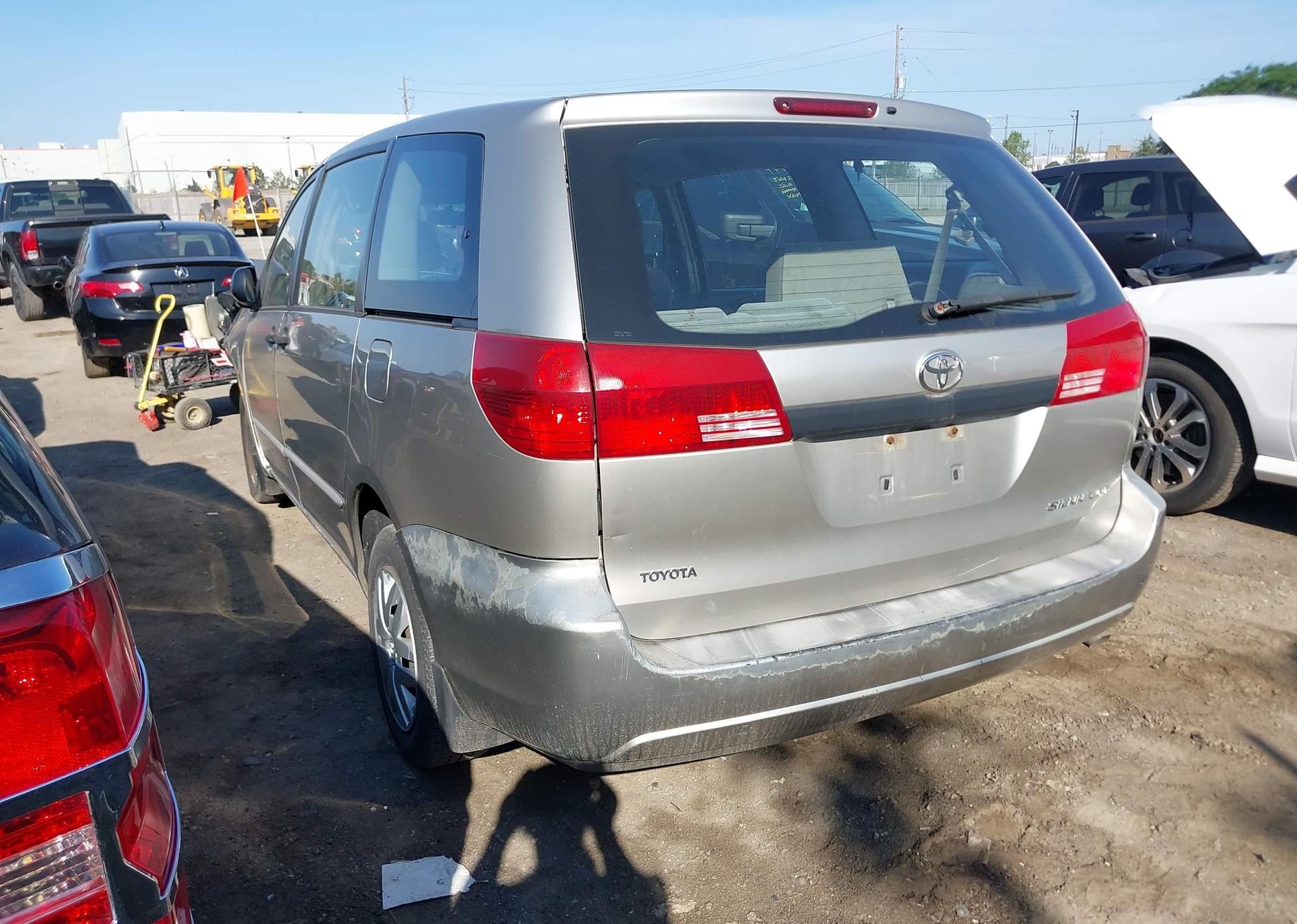 2004 TOYOTA SIENNA CE