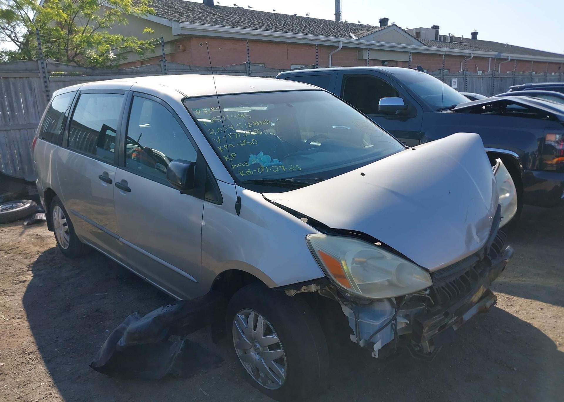 2004 TOYOTA SIENNA CE