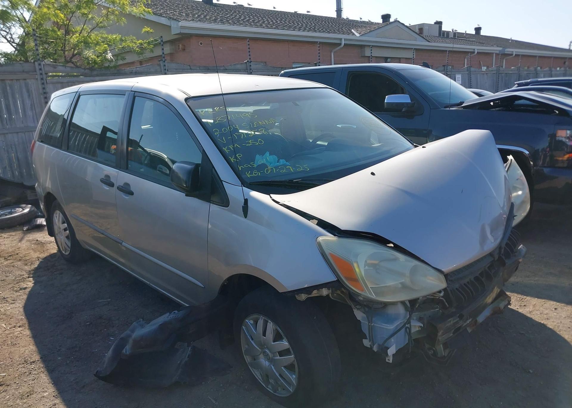 2004 TOYOTA SIENNA CE