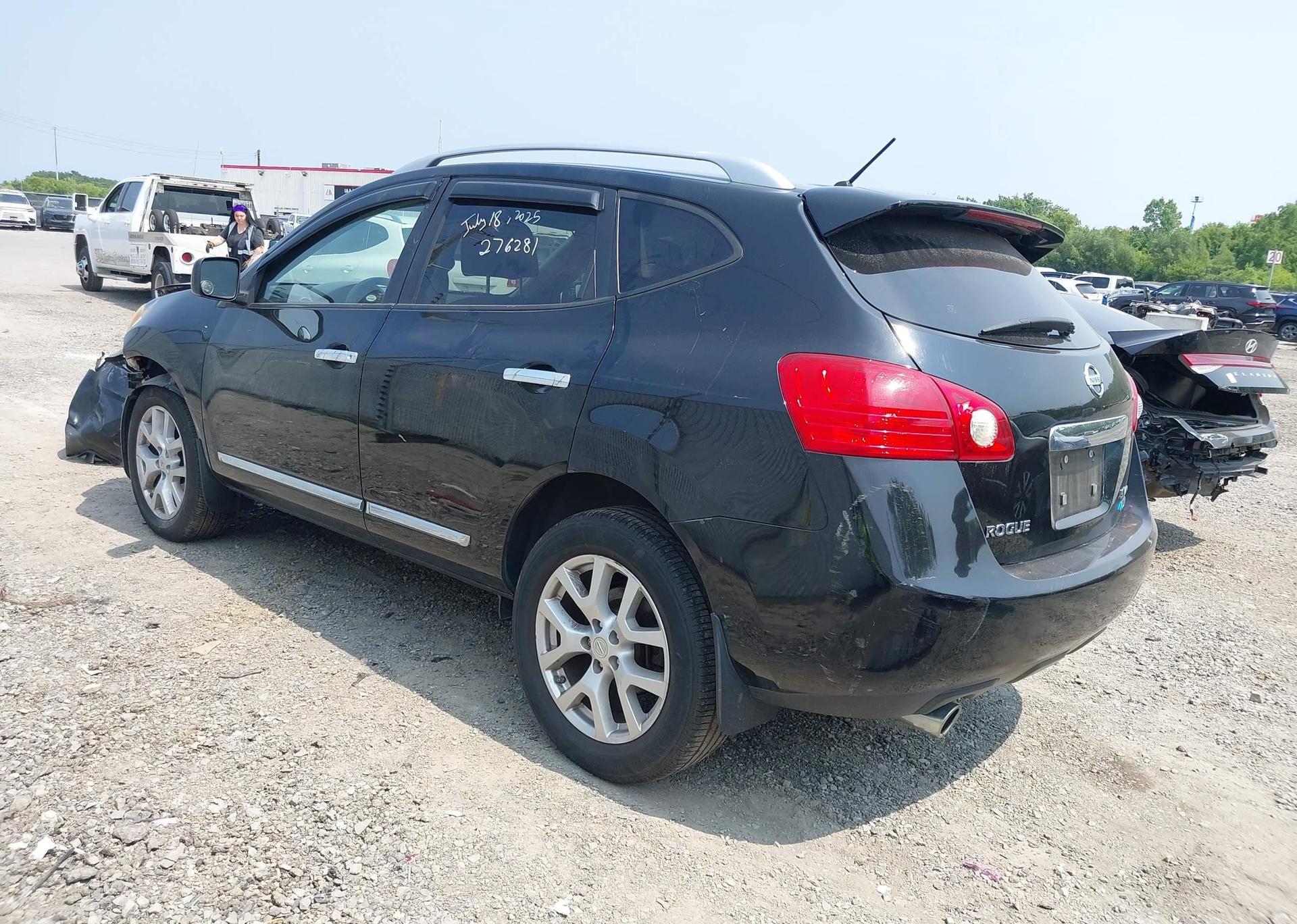 2011 NISSAN ROGUE S