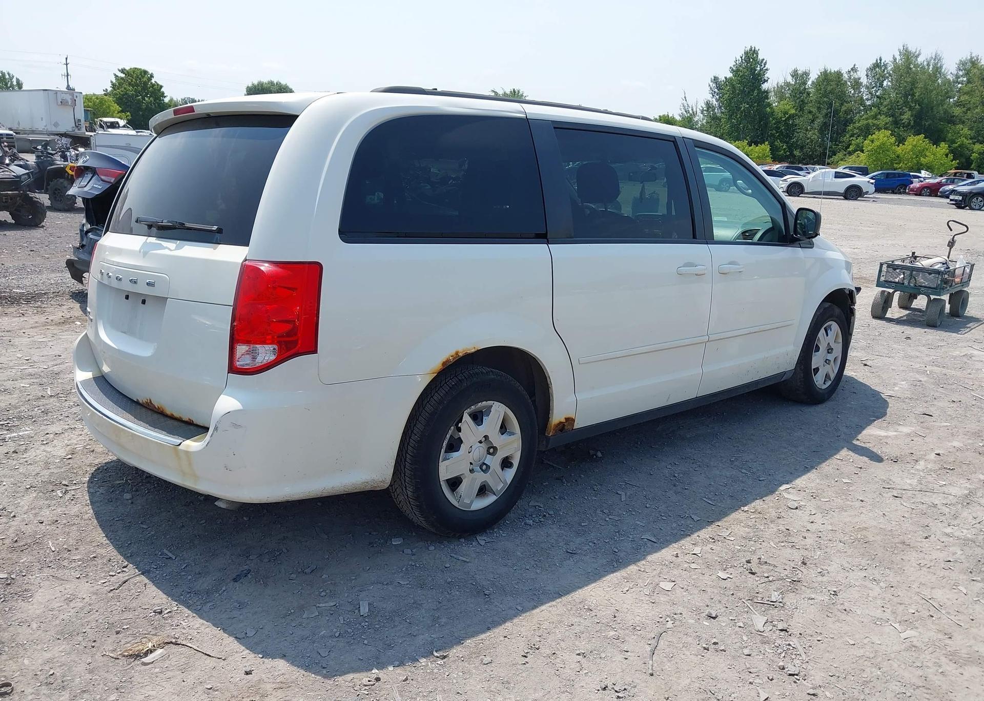 2013 DODGE GRAND CARAVAN SE