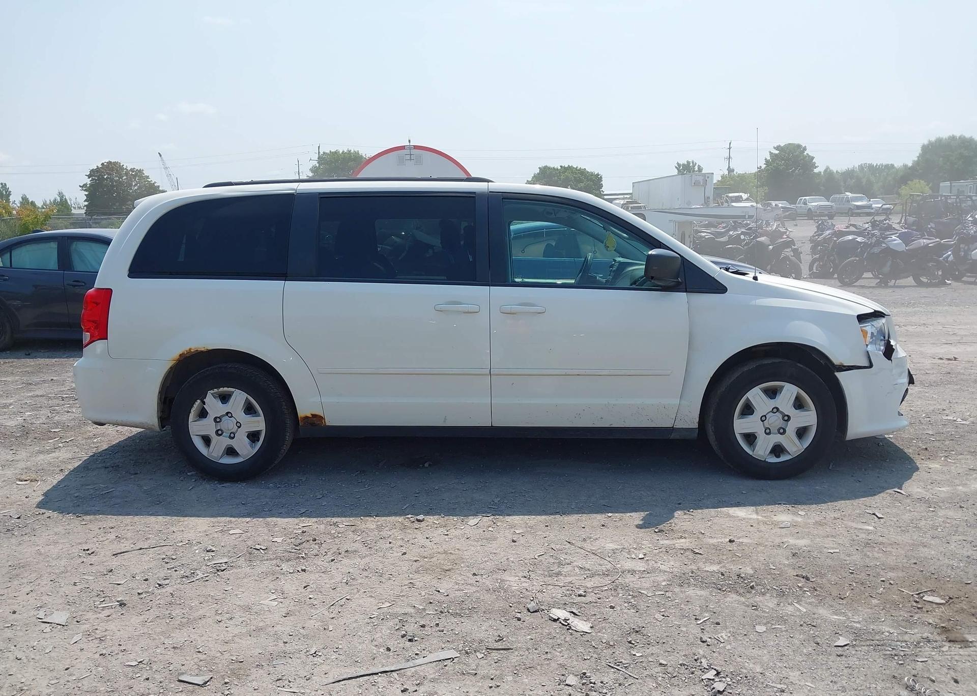 2013 DODGE GRAND CARAVAN SE