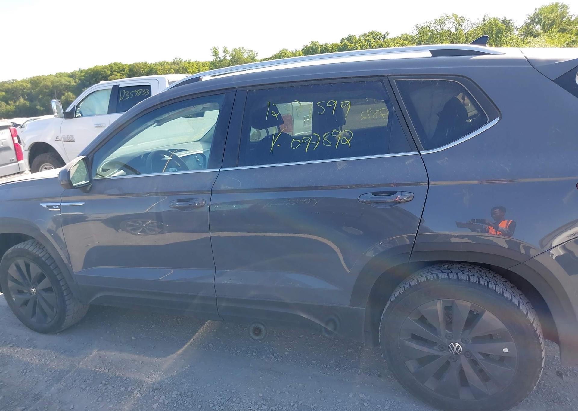 2024 VOLKSWAGEN TAOS SE