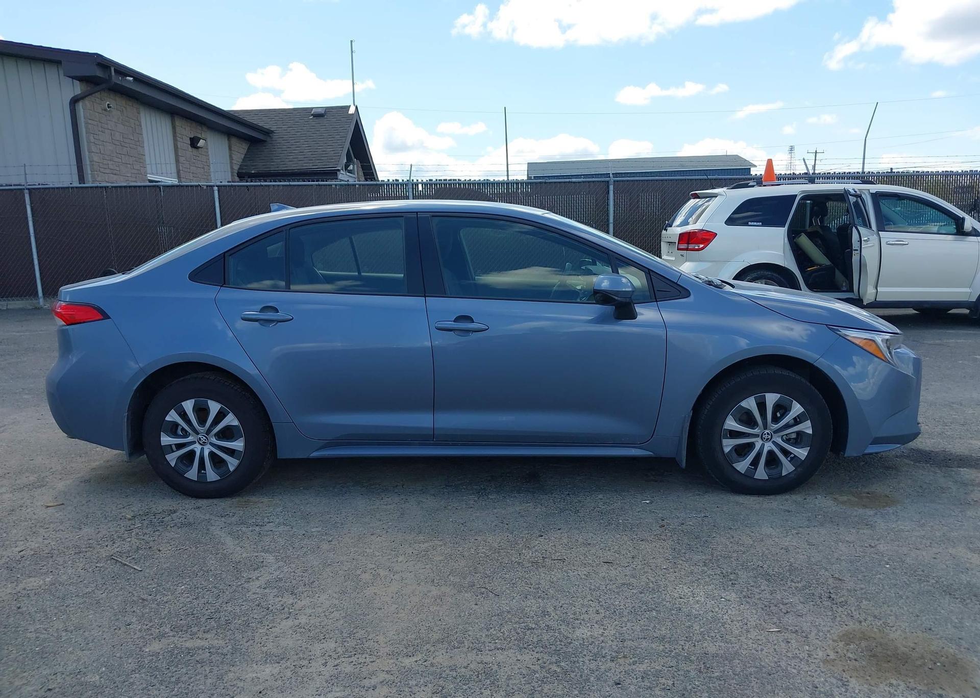 2025 TOYOTA COROLLA LE