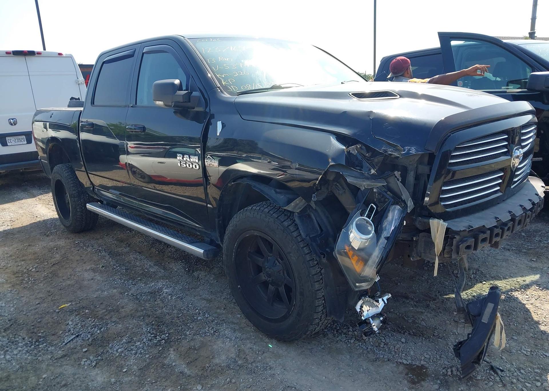2013 RAM 1500 SPORT